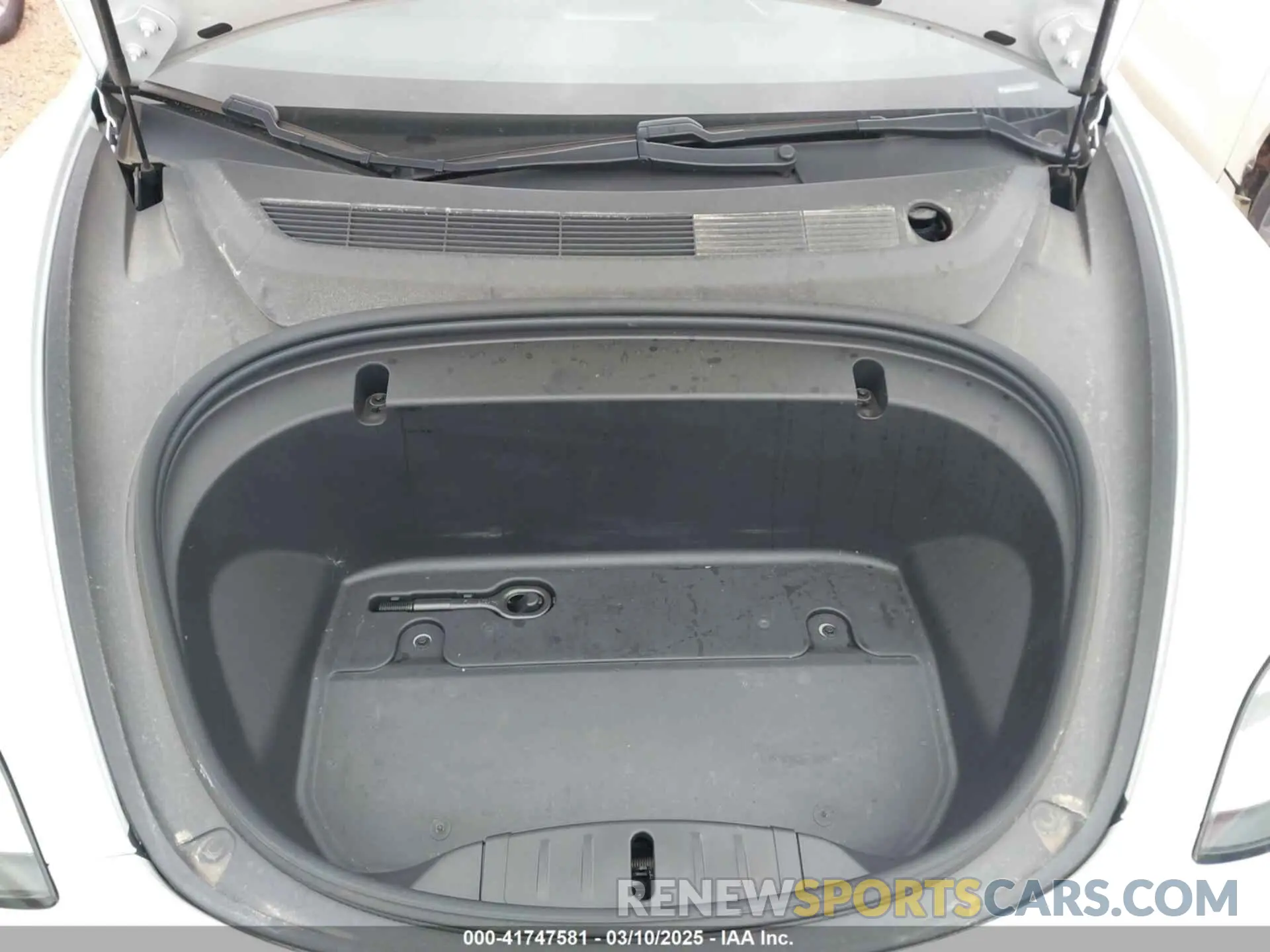 10 Photograph of a damaged car 5YJ3E1EA1LF738062 TESLA MODEL 3 2020