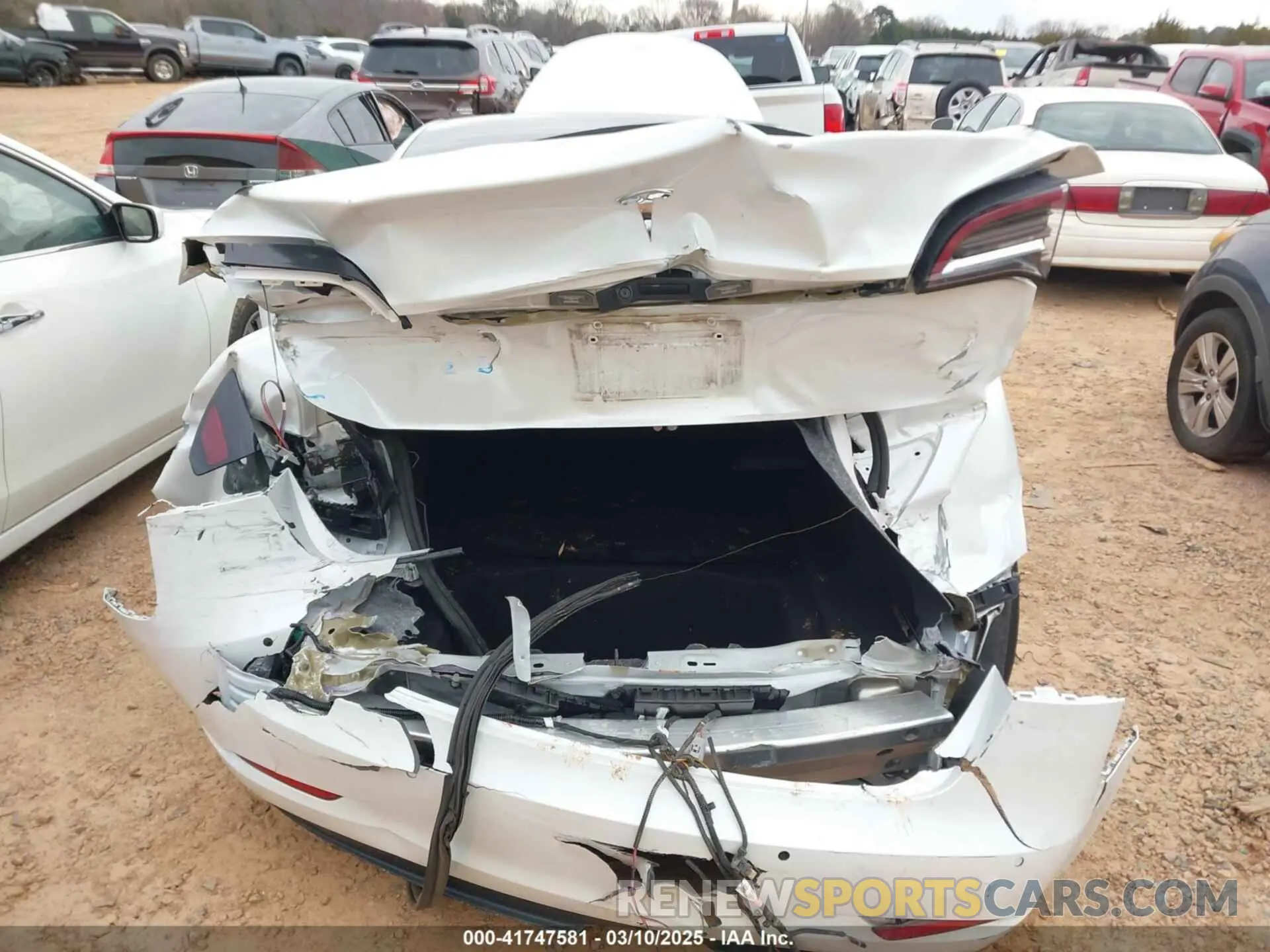 6 Photograph of a damaged car 5YJ3E1EA1LF738062 TESLA MODEL 3 2020