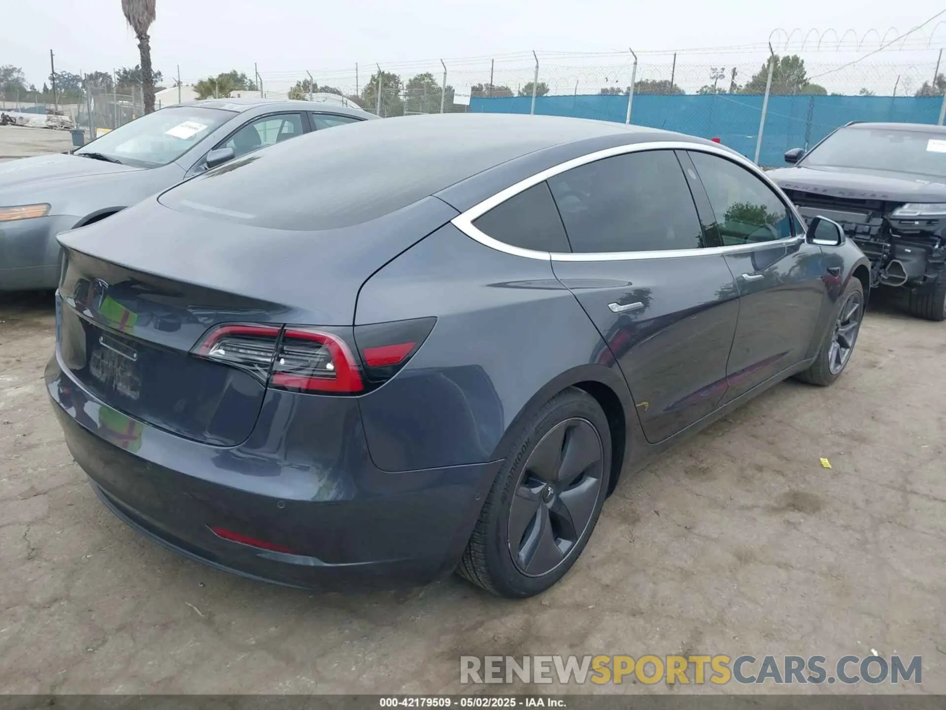4 Фотография поврежденного автомобиля 5YJ3E1EA1LF799136 TESLA MODEL 3 2020
