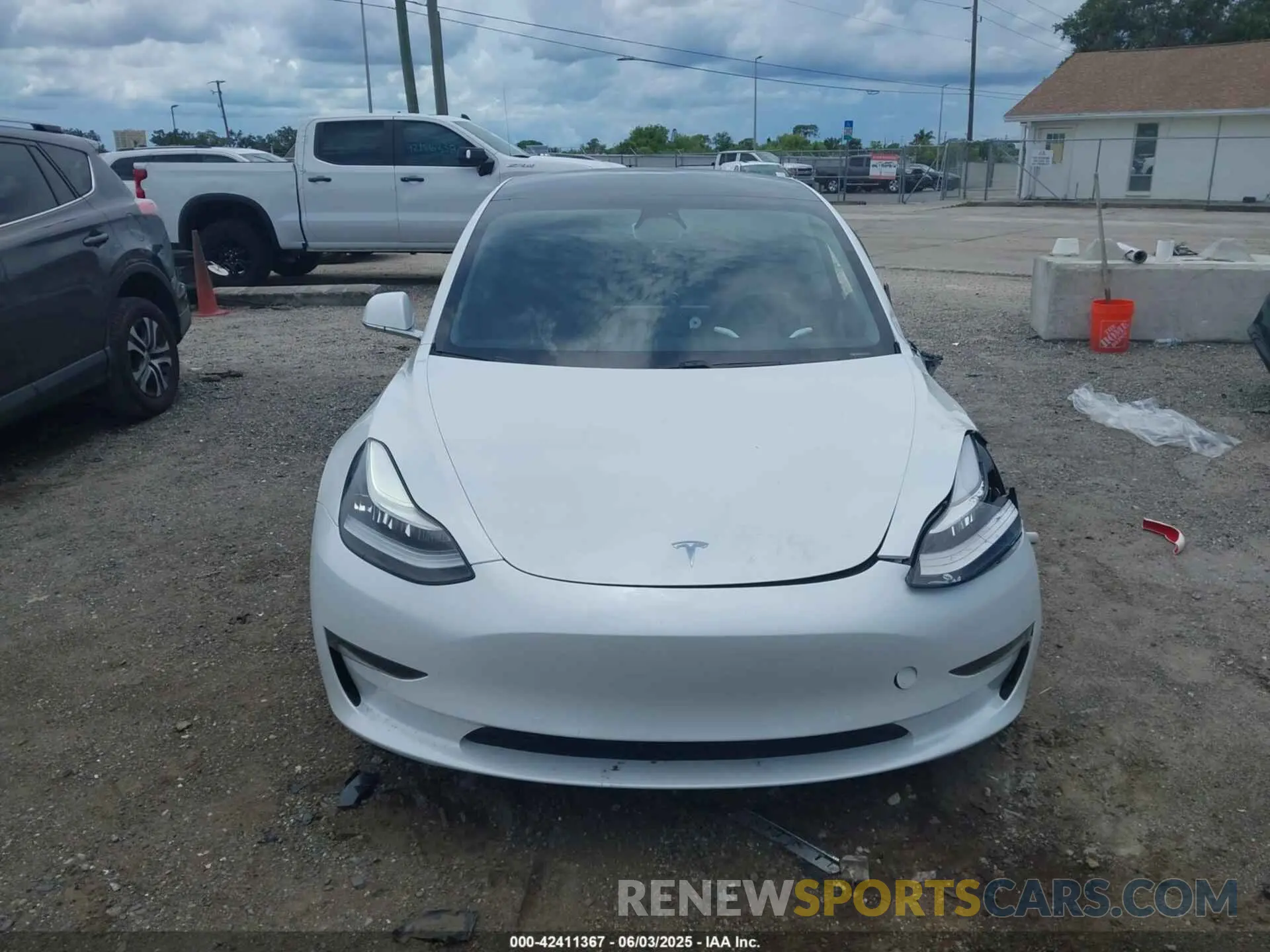 12 Photograph of a damaged car 5YJ3E1EA2LF659760 TESLA MODEL 3 2020