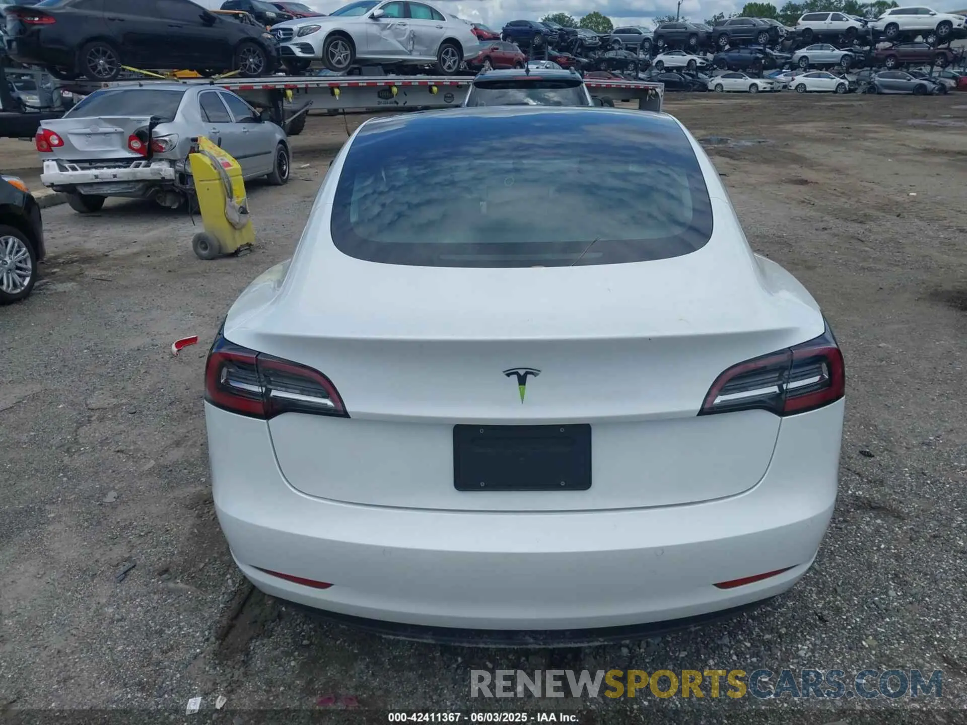 16 Photograph of a damaged car 5YJ3E1EA2LF659760 TESLA MODEL 3 2020