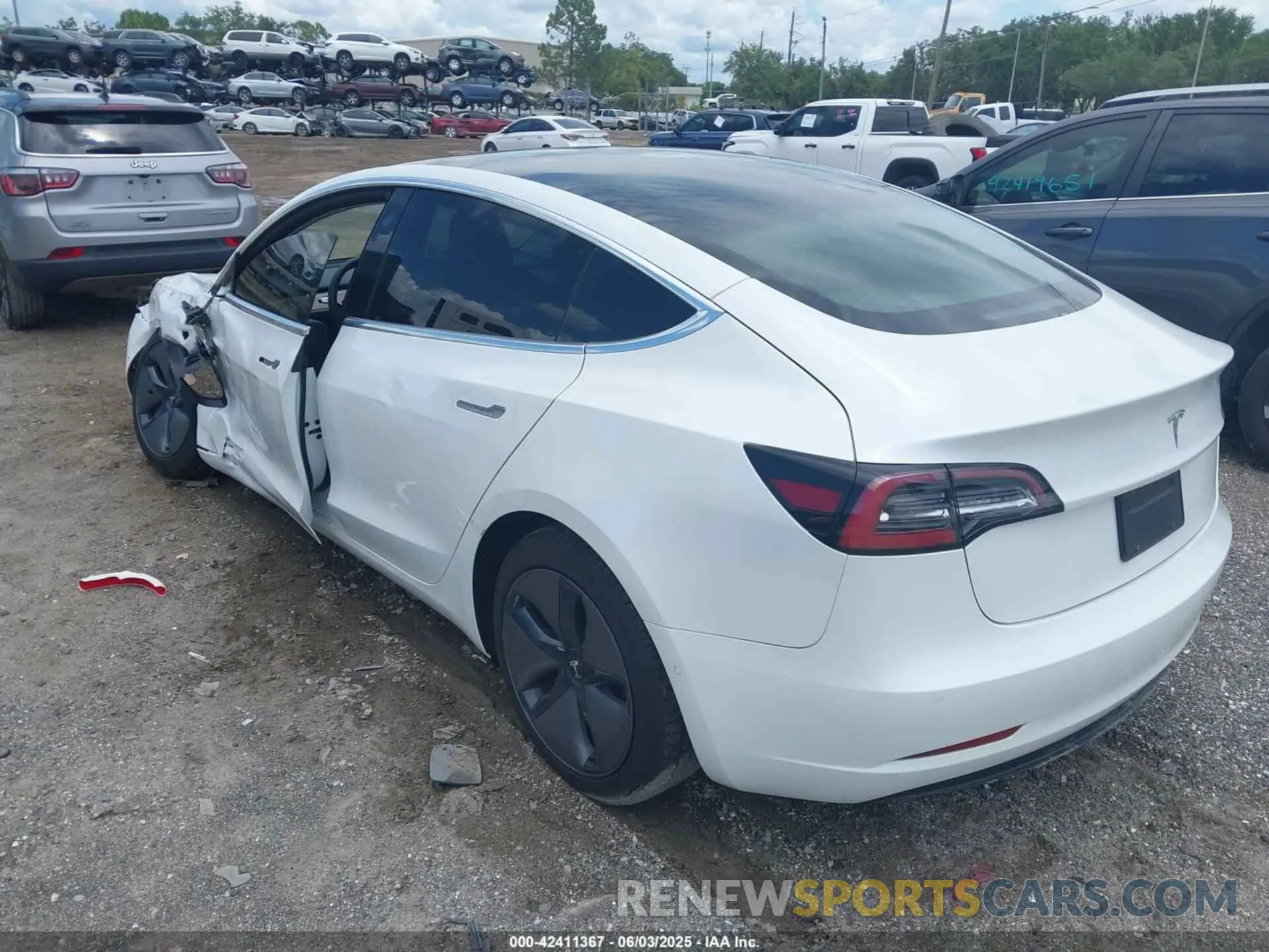 3 Photograph of a damaged car 5YJ3E1EA2LF659760 TESLA MODEL 3 2020