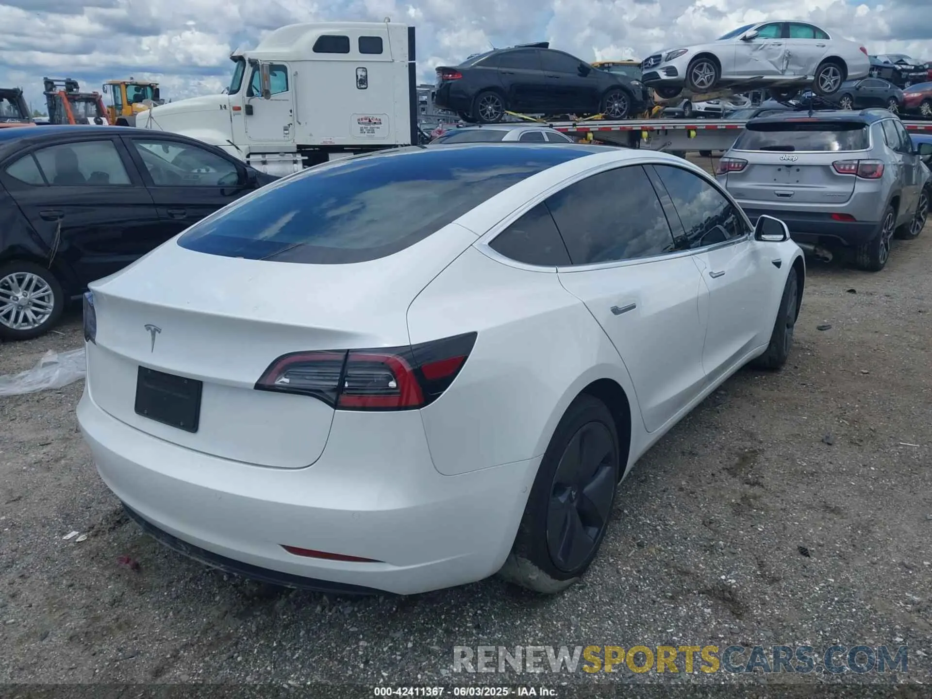 4 Photograph of a damaged car 5YJ3E1EA2LF659760 TESLA MODEL 3 2020