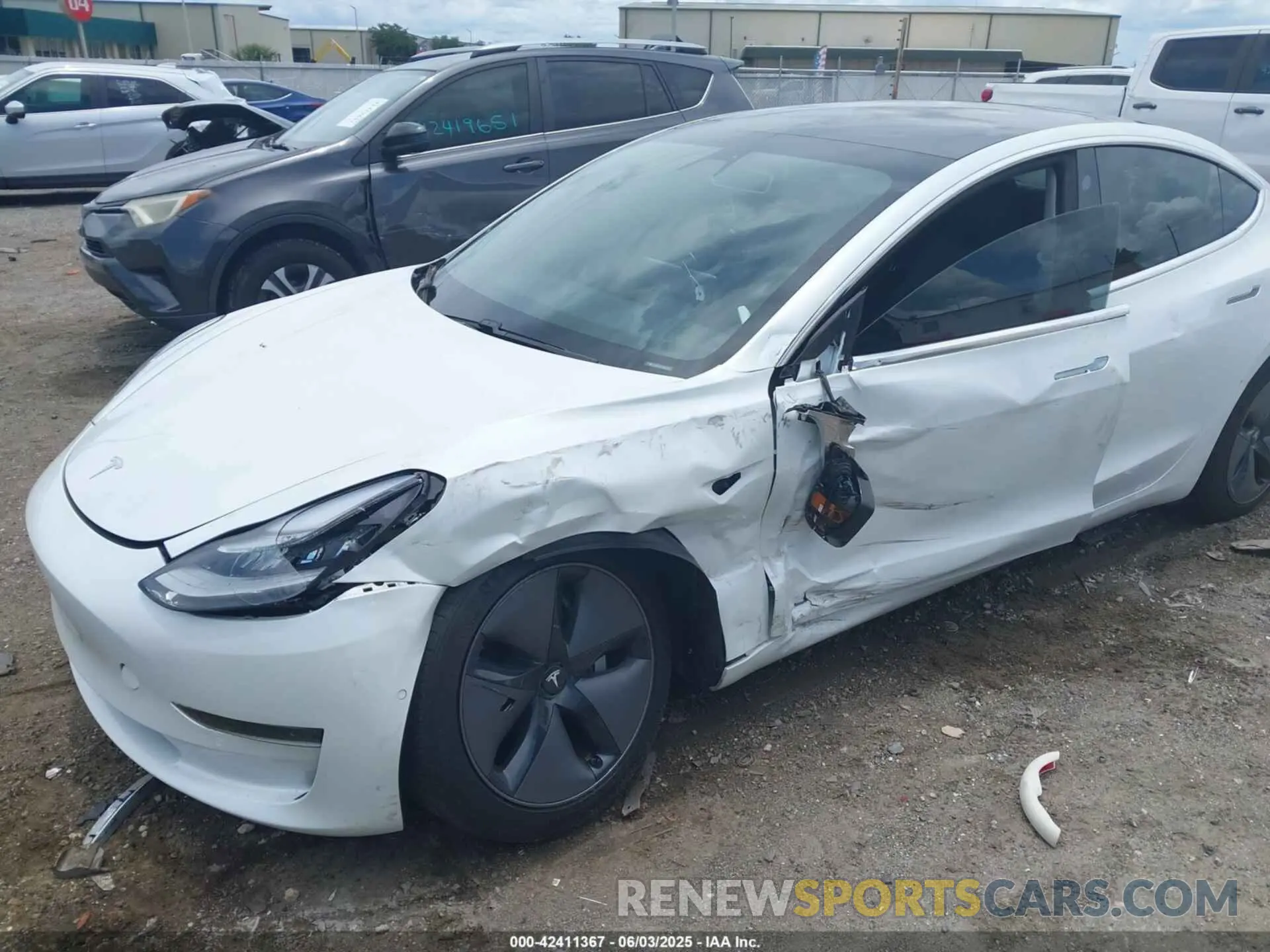 6 Photograph of a damaged car 5YJ3E1EA2LF659760 TESLA MODEL 3 2020
