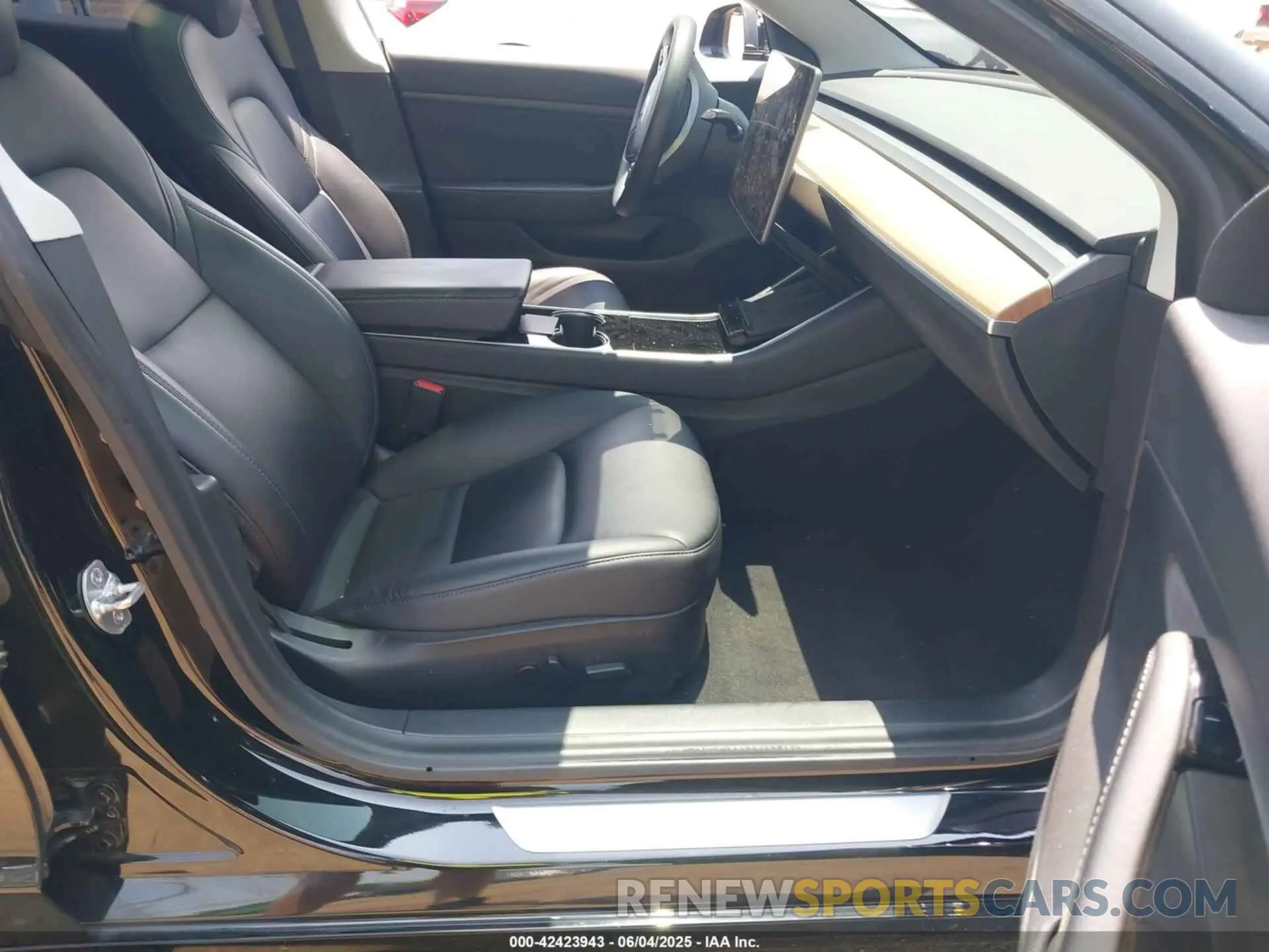 5 Photograph of a damaged car 5YJ3E1EA2LF704499 TESLA MODEL 3 2020