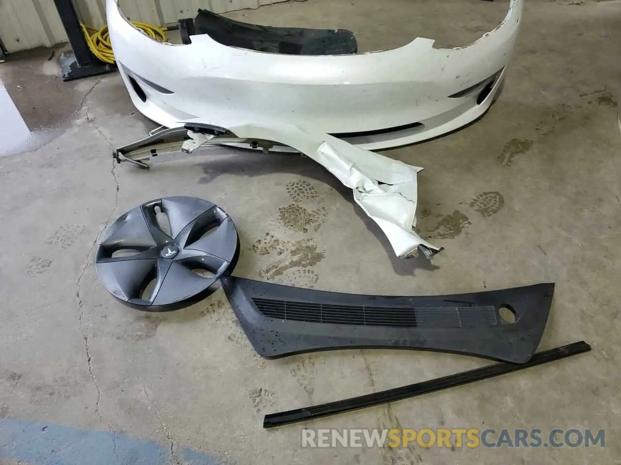 12 Photograph of a damaged car 5YJ3E1EA2LF783639 TESLA MODEL 3 2020