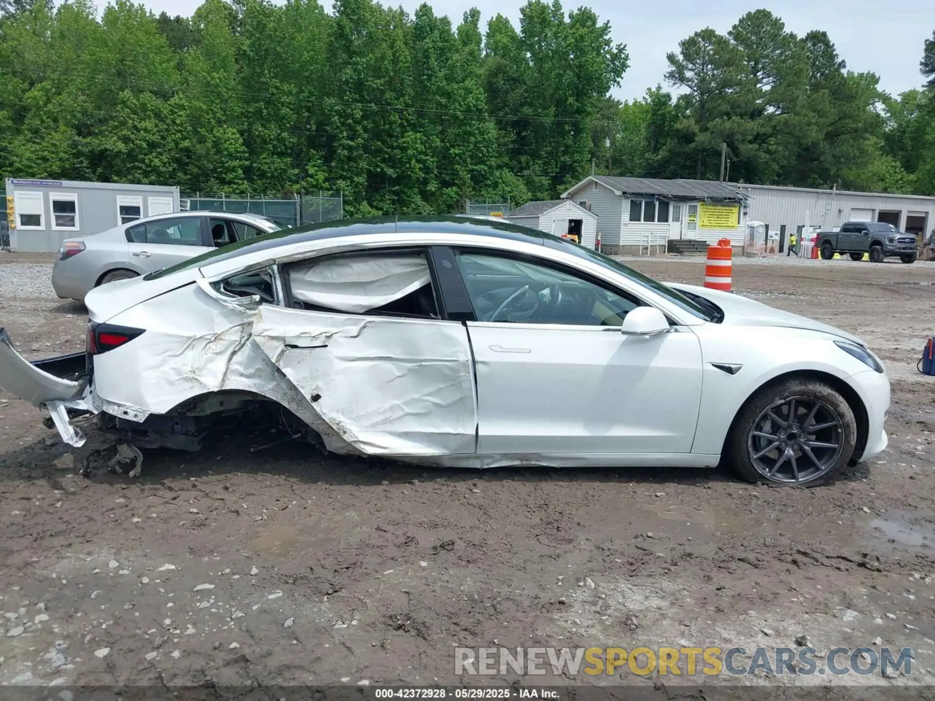 6 Photograph of a damaged car 5YJ3E1EA3LF632082 TESLA MODEL 3 2020