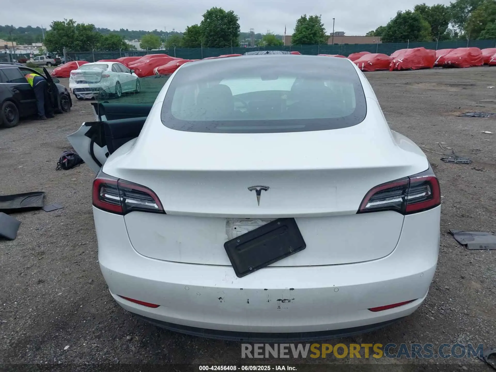 17 Photograph of a damaged car 5YJ3E1EA3LF659136 TESLA MODEL 3 2020