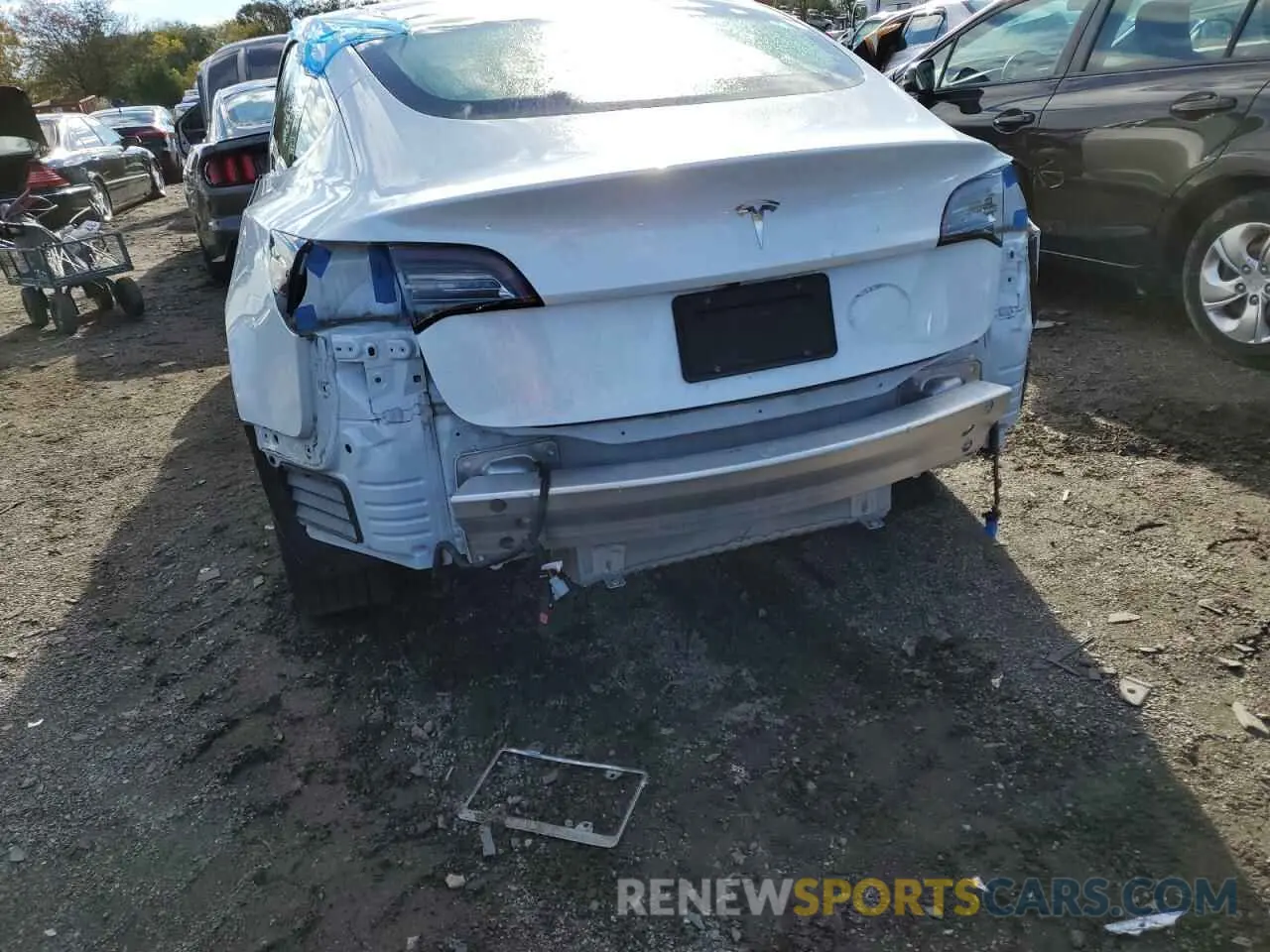 10 Photograph of a damaged car 5YJ3E1EA3LF717780 TESLA MODEL 3 2020