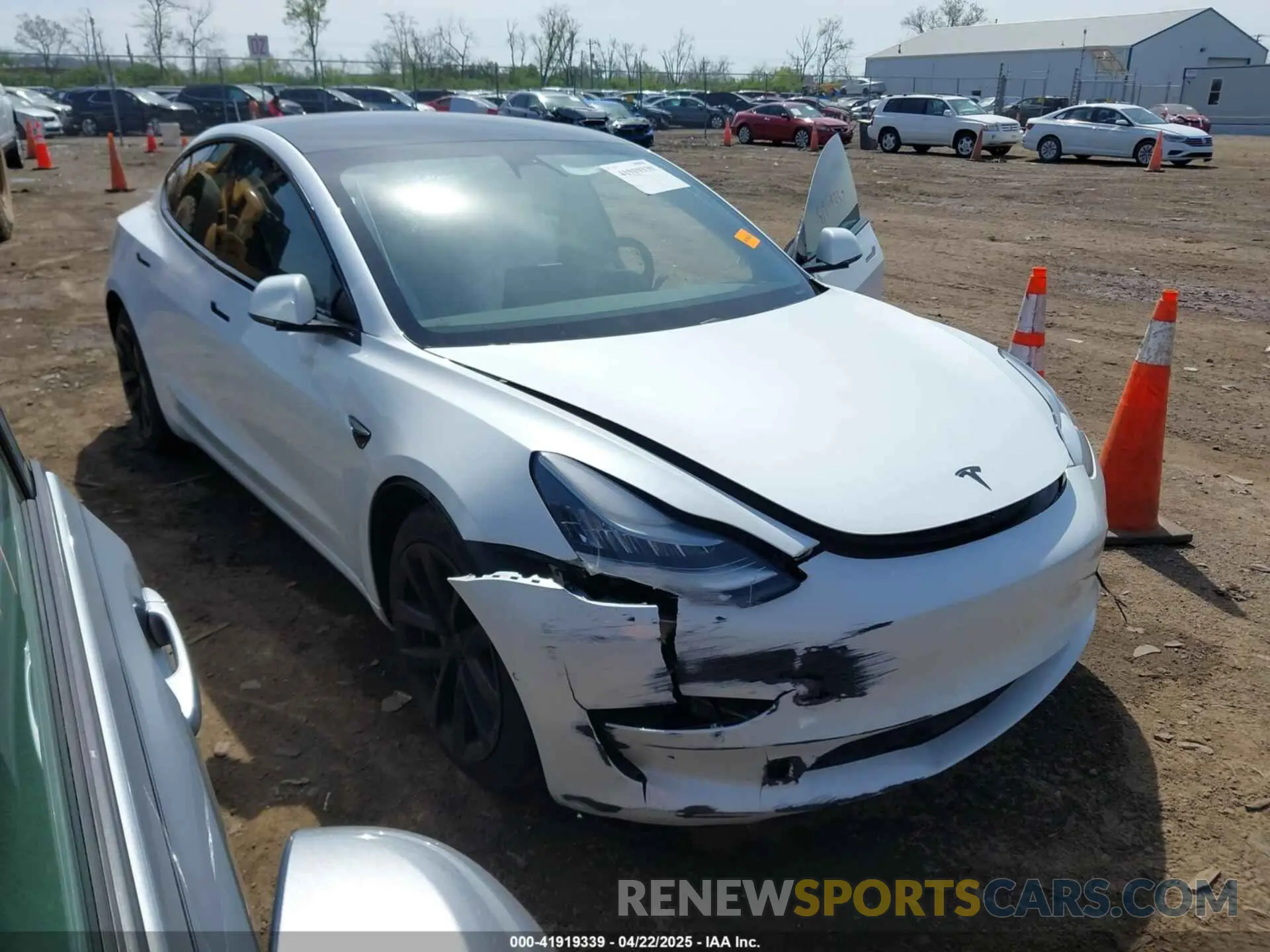 1 Photograph of a damaged car 5YJ3E1EA3LF785951 TESLA MODEL 3 2020