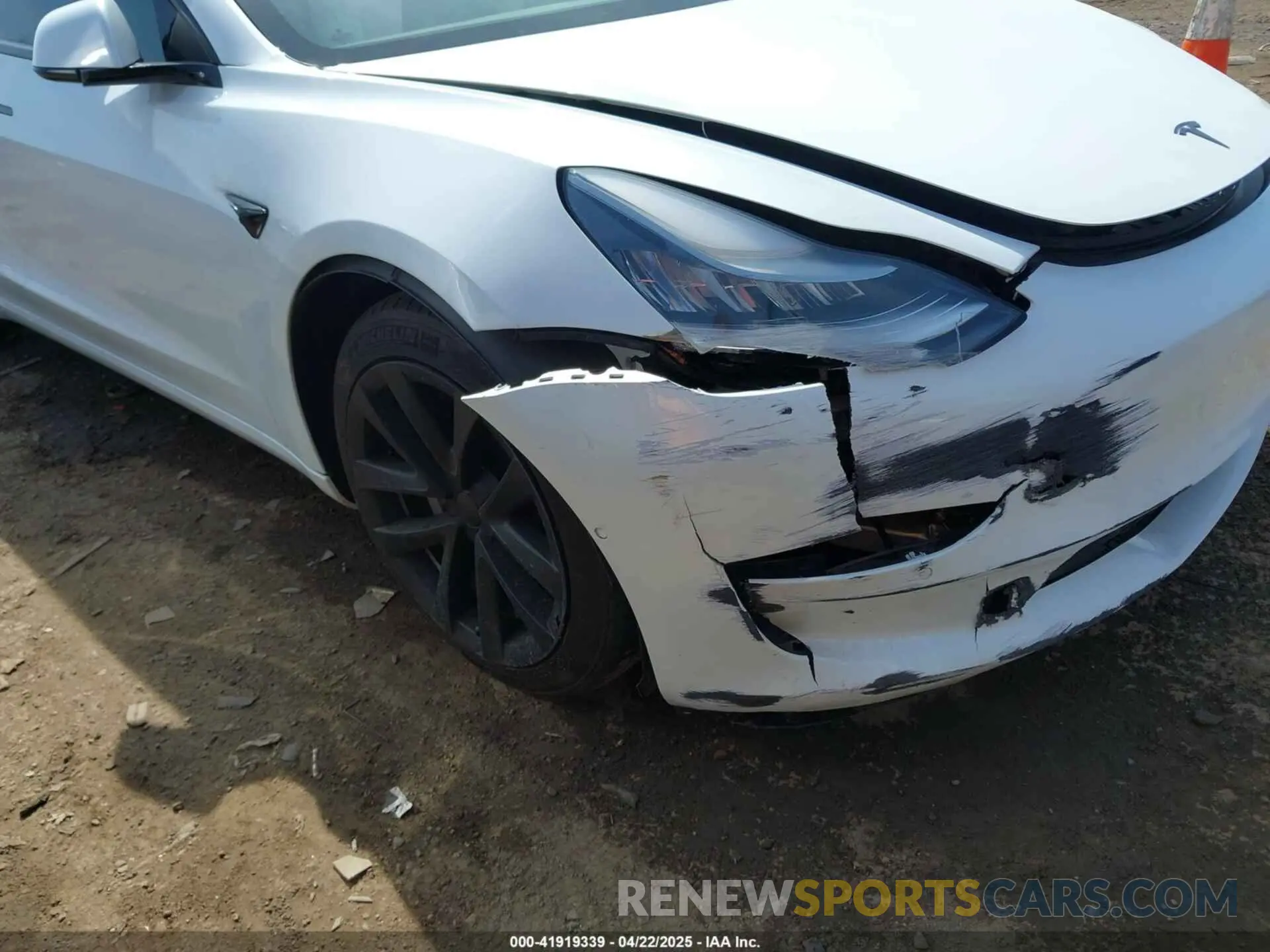 6 Photograph of a damaged car 5YJ3E1EA3LF785951 TESLA MODEL 3 2020