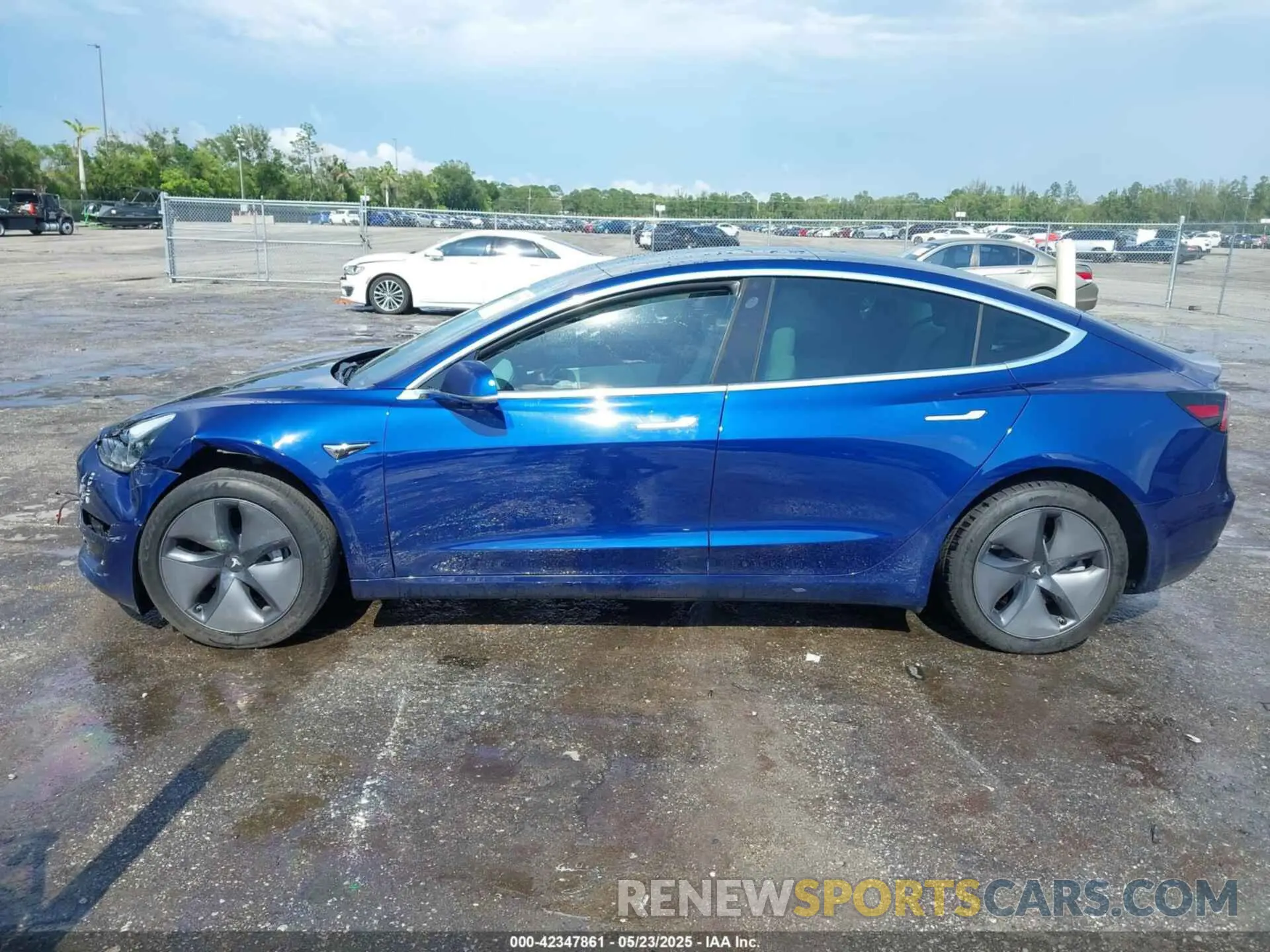 14 Photograph of a damaged car 5YJ3E1EA4LF591056 TESLA MODEL 3 2020