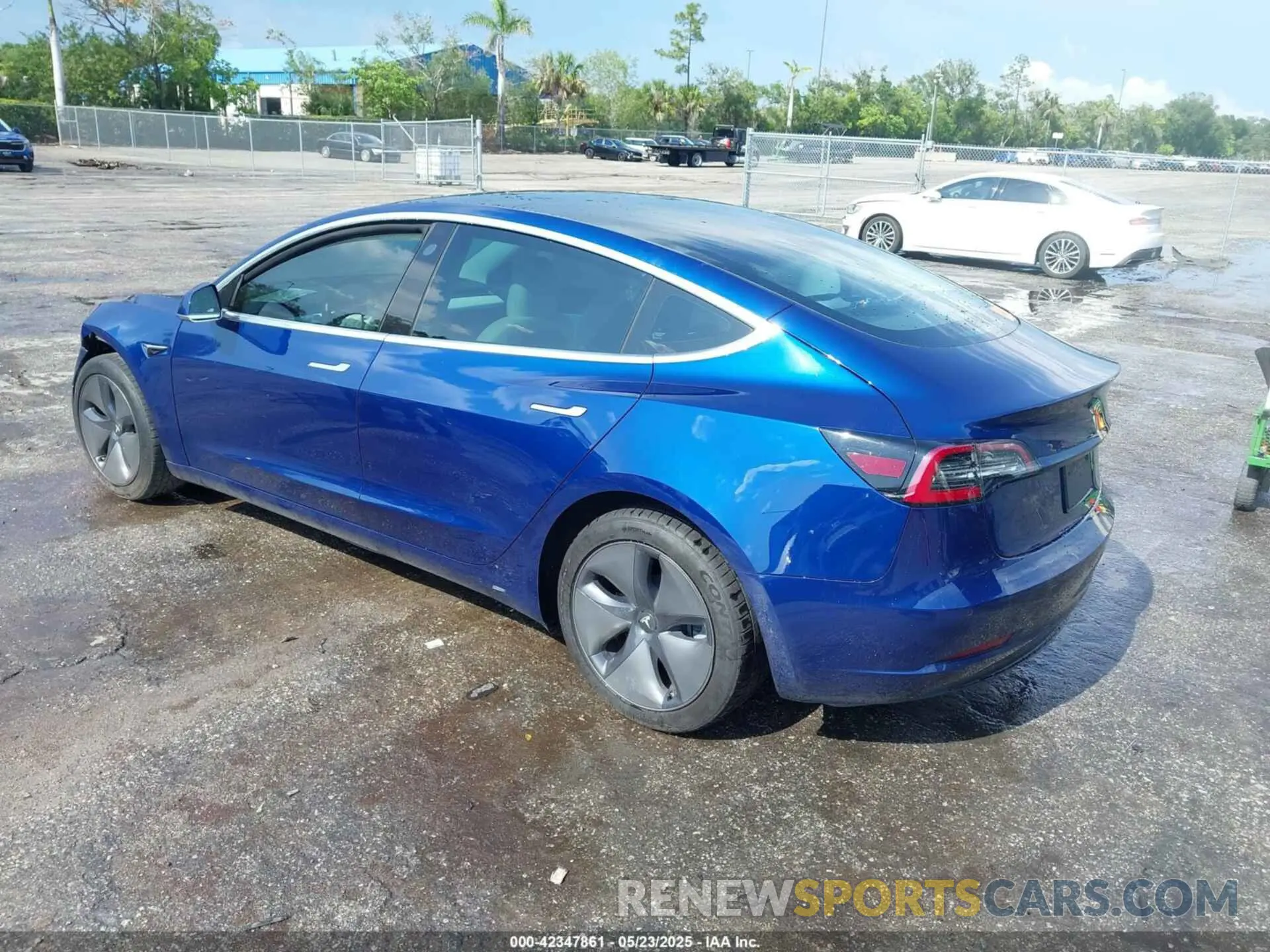3 Photograph of a damaged car 5YJ3E1EA4LF591056 TESLA MODEL 3 2020