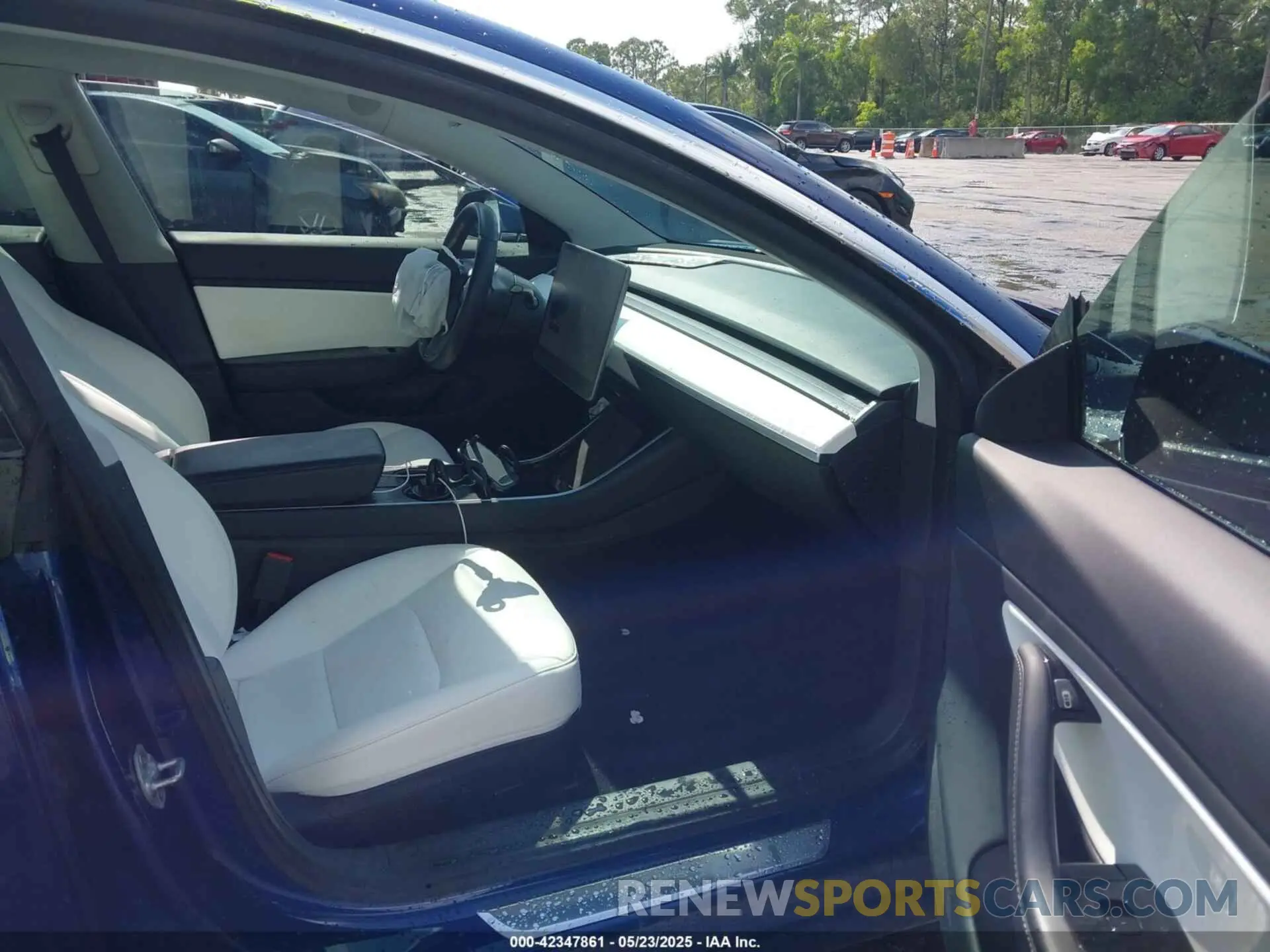 5 Photograph of a damaged car 5YJ3E1EA4LF591056 TESLA MODEL 3 2020