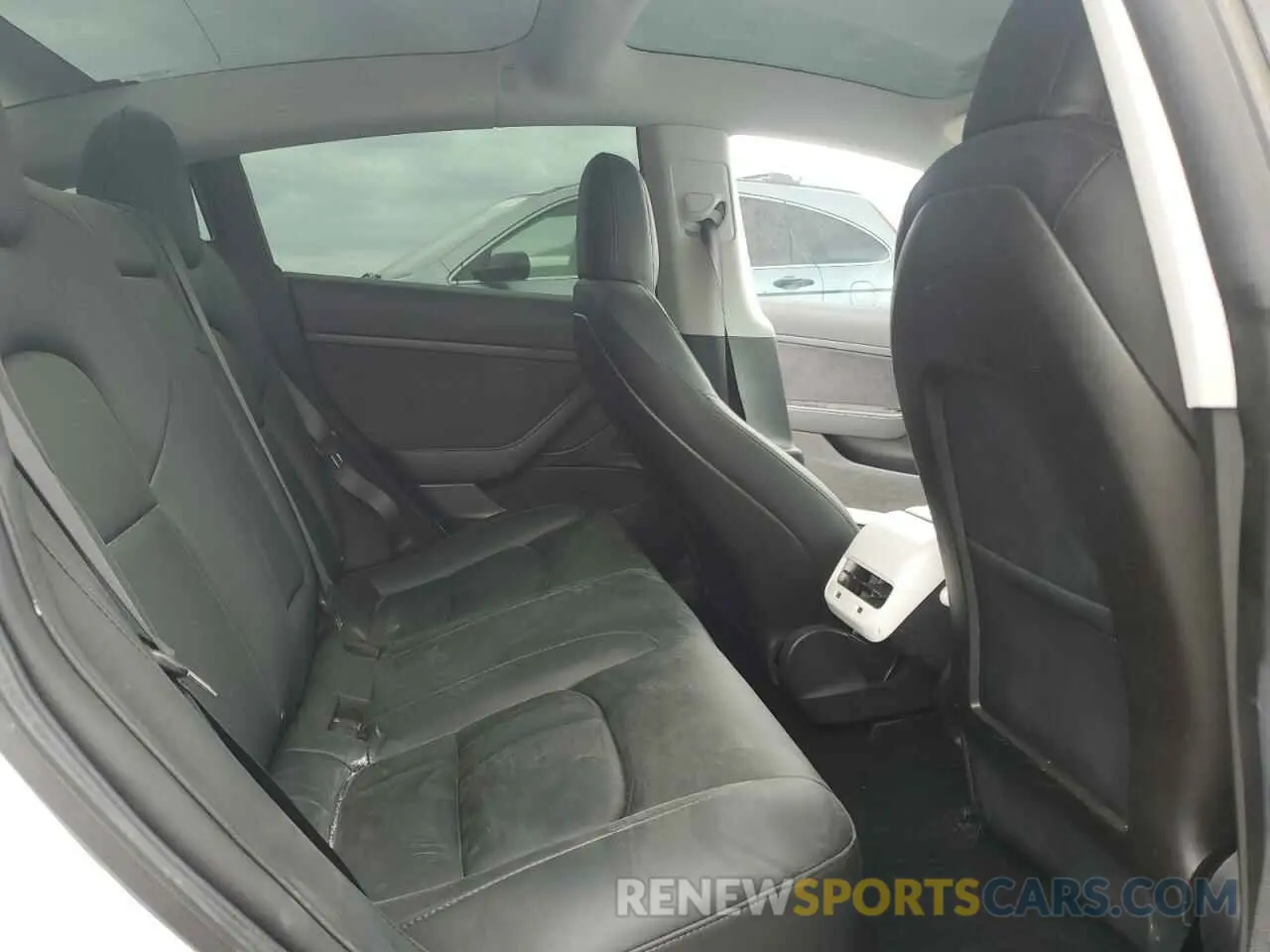 10 Photograph of a damaged car 5YJ3E1EA4LF634424 TESLA MODEL 3 2020