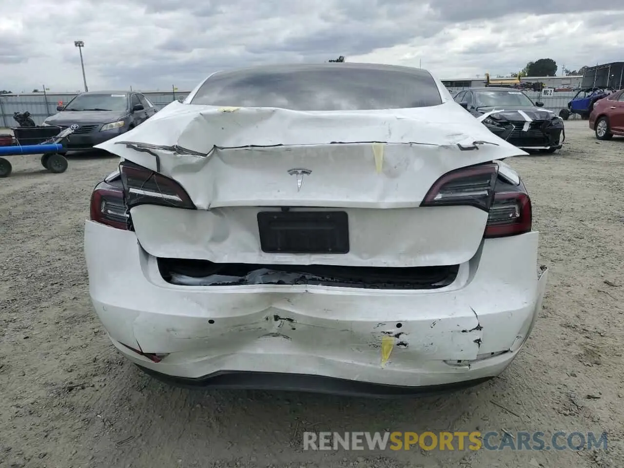 6 Photograph of a damaged car 5YJ3E1EA4LF634424 TESLA MODEL 3 2020