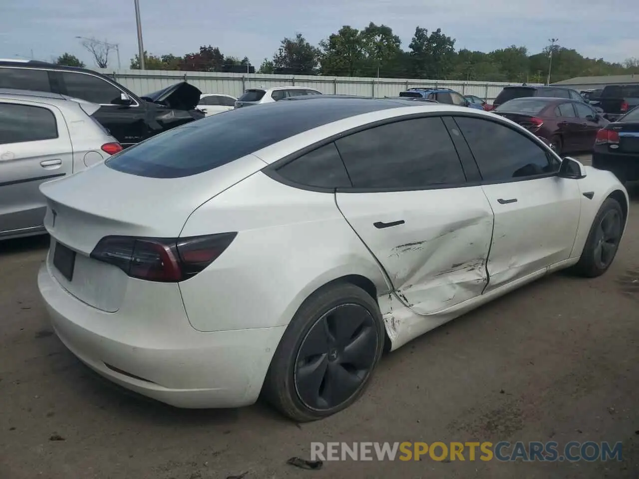 3 Photograph of a damaged car 5YJ3E1EA4LF660277 TESLA MODEL 3 2020