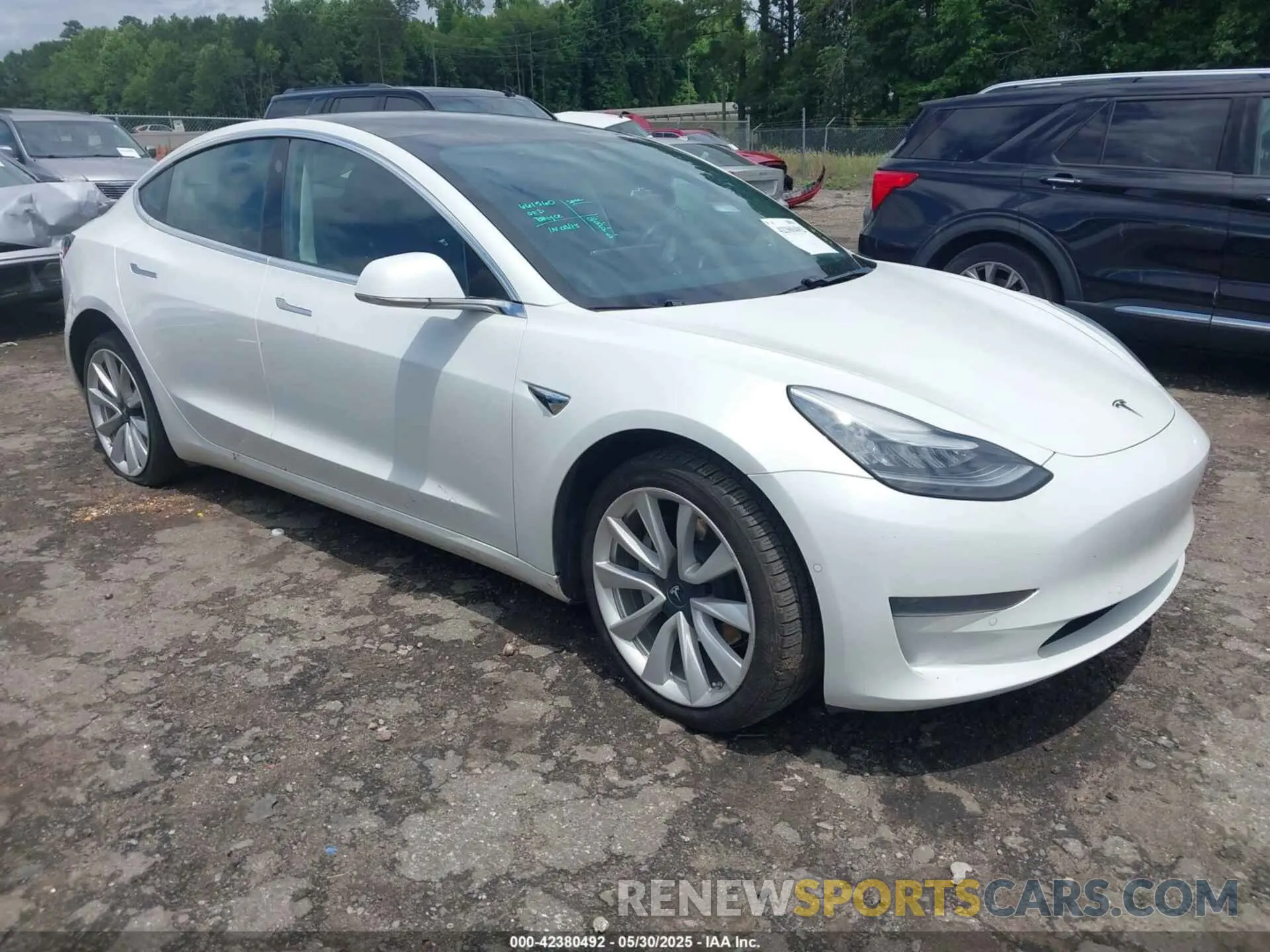 1 Photograph of a damaged car 5YJ3E1EA4LF661560 TESLA MODEL 3 2020
