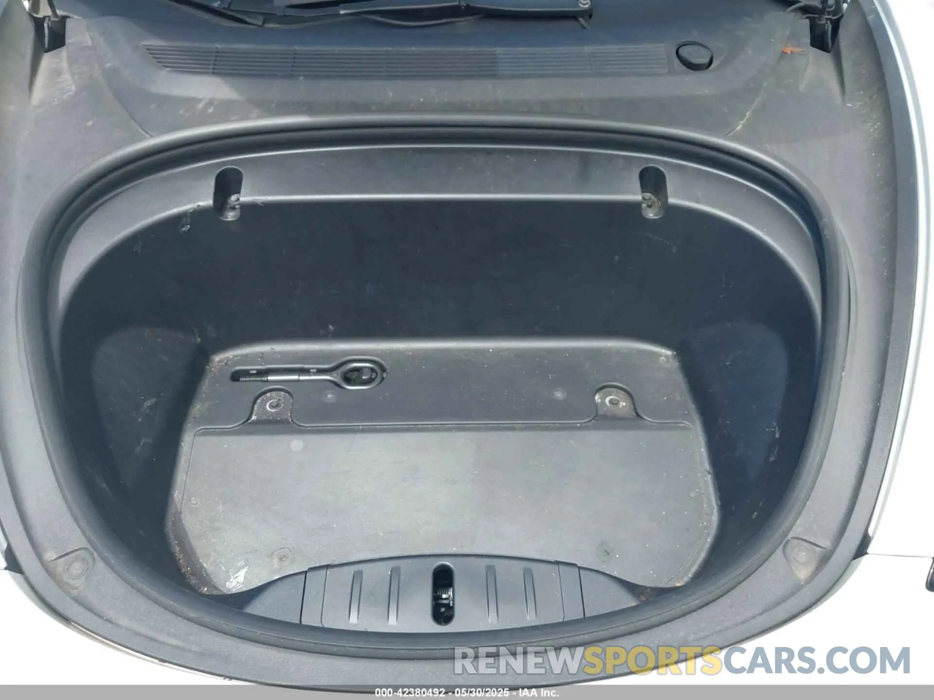 10 Photograph of a damaged car 5YJ3E1EA4LF661560 TESLA MODEL 3 2020