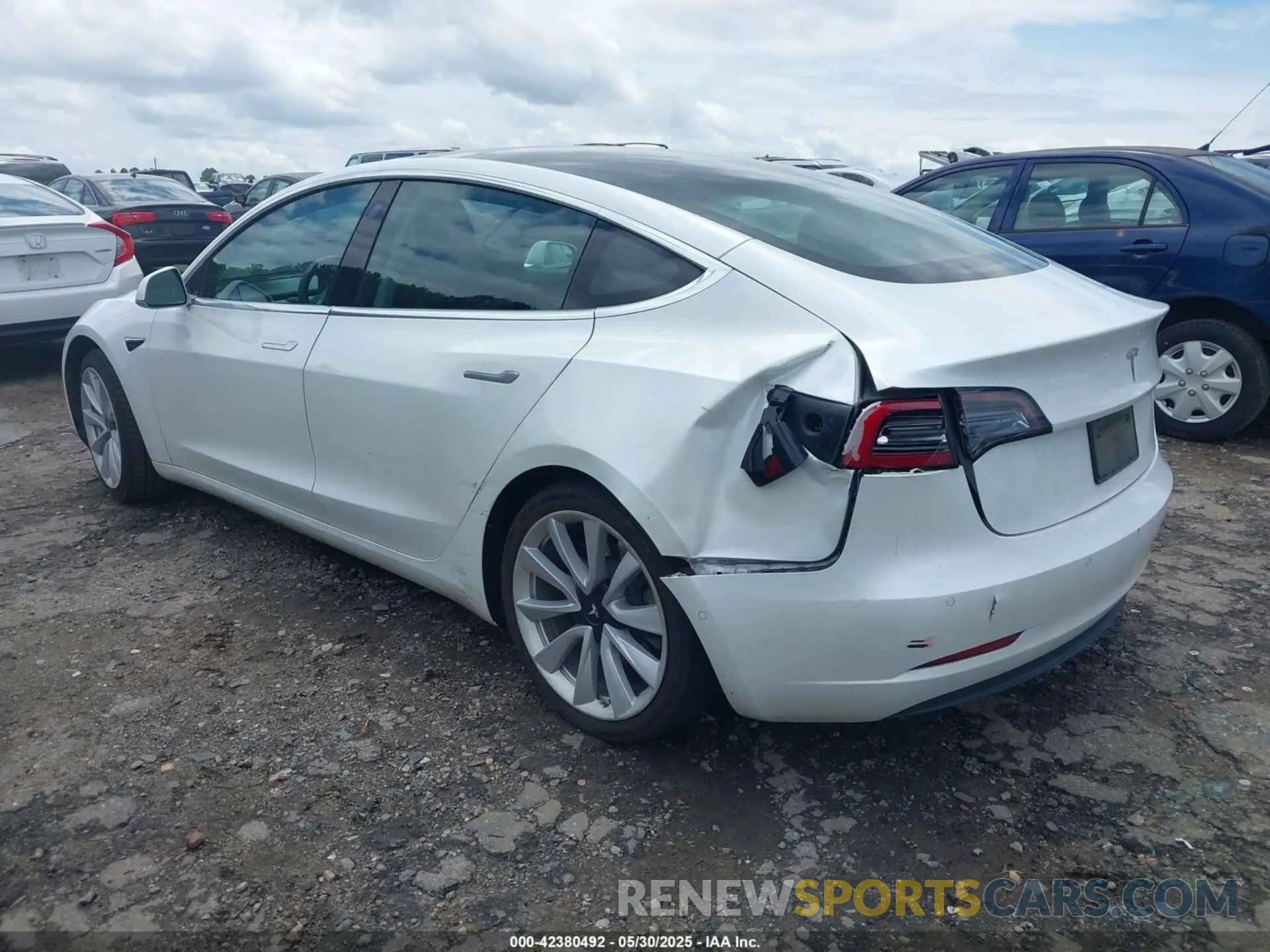 3 Photograph of a damaged car 5YJ3E1EA4LF661560 TESLA MODEL 3 2020