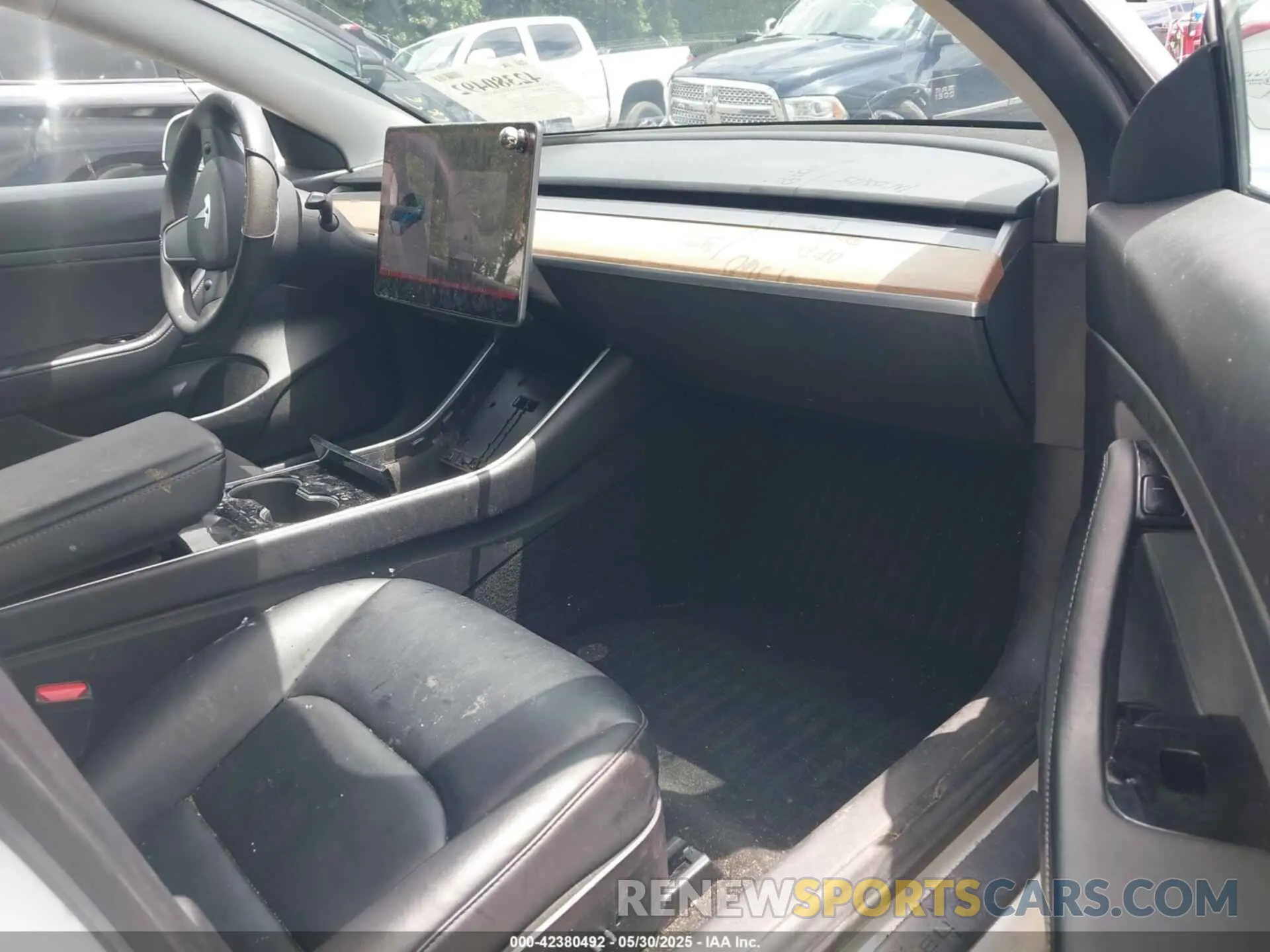 5 Photograph of a damaged car 5YJ3E1EA4LF661560 TESLA MODEL 3 2020