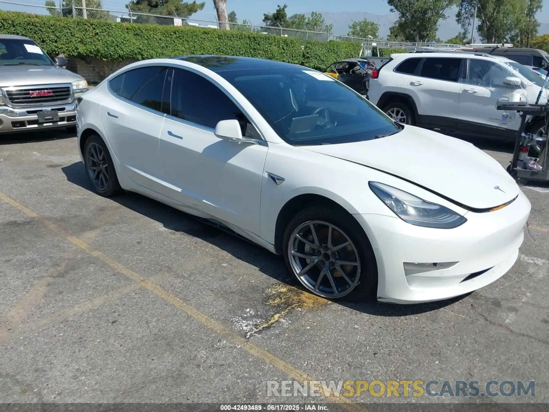 1 Photograph of a damaged car 5YJ3E1EA4LF740016 TESLA MODEL 3 2020