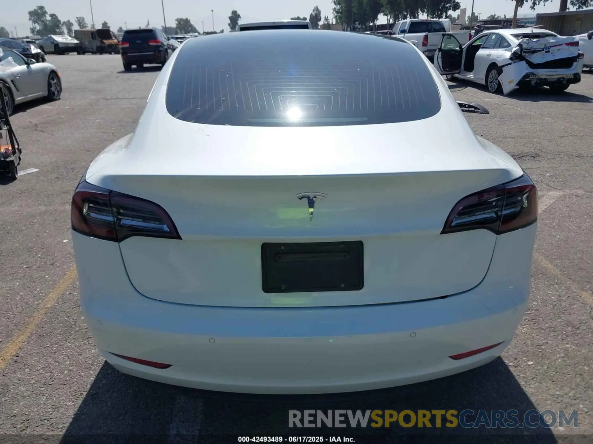 15 Photograph of a damaged car 5YJ3E1EA4LF740016 TESLA MODEL 3 2020