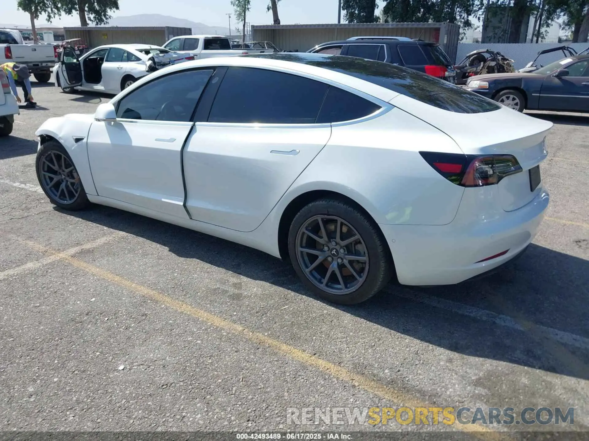 3 Photograph of a damaged car 5YJ3E1EA4LF740016 TESLA MODEL 3 2020