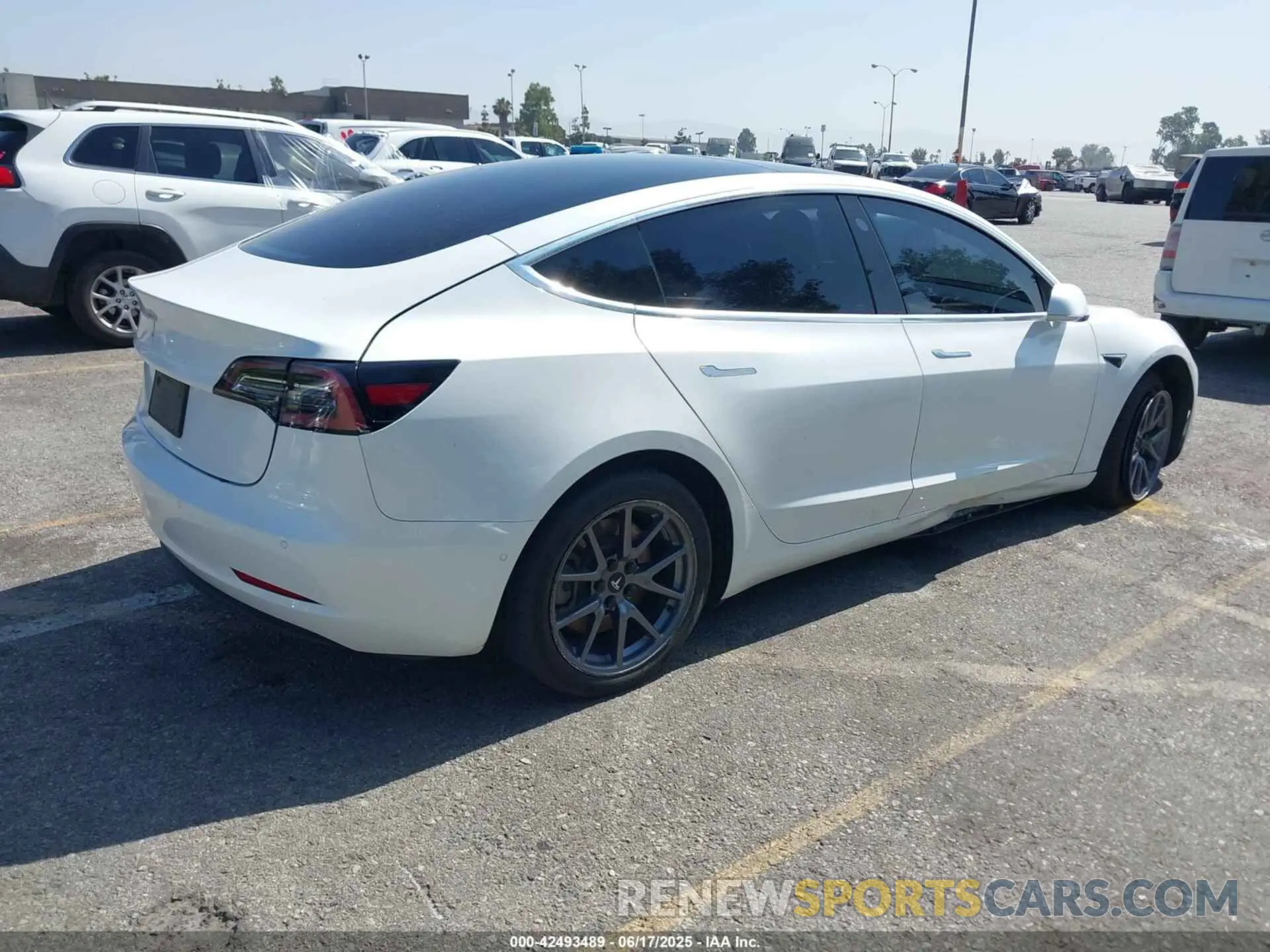 4 Photograph of a damaged car 5YJ3E1EA4LF740016 TESLA MODEL 3 2020