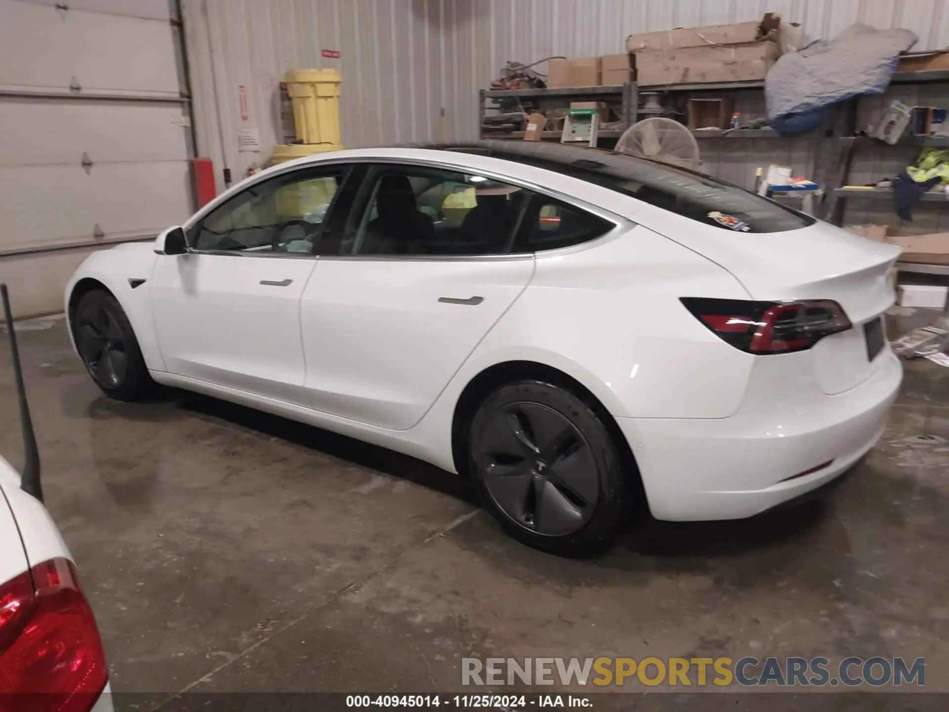 3 Photograph of a damaged car 5YJ3E1EA5LF598226 TESLA MODEL 3 2020