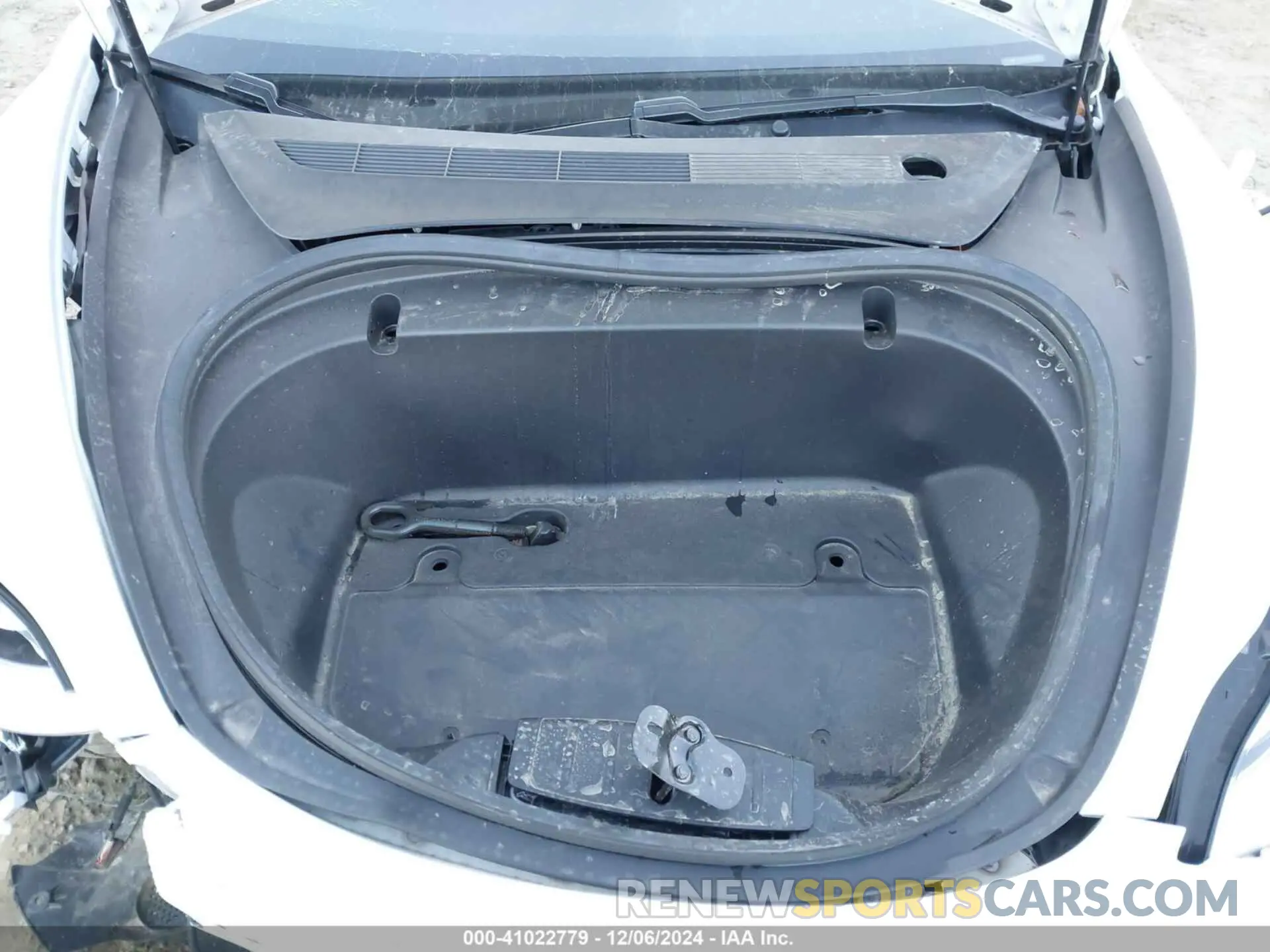 10 Photograph of a damaged car 5YJ3E1EA5LF612772 TESLA MODEL 3 2020