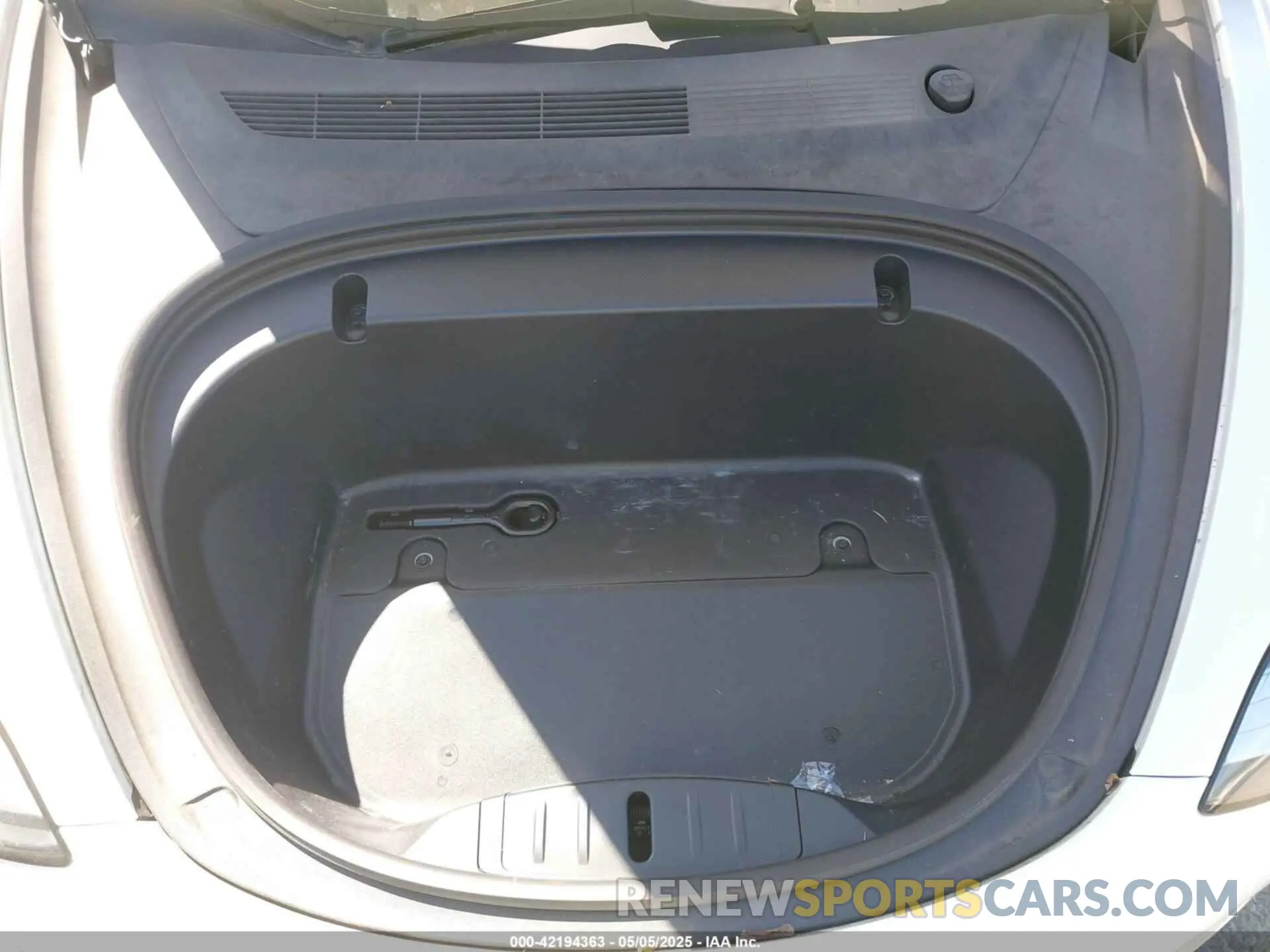 10 Photograph of a damaged car 5YJ3E1EA5LF615350 TESLA MODEL 3 2020