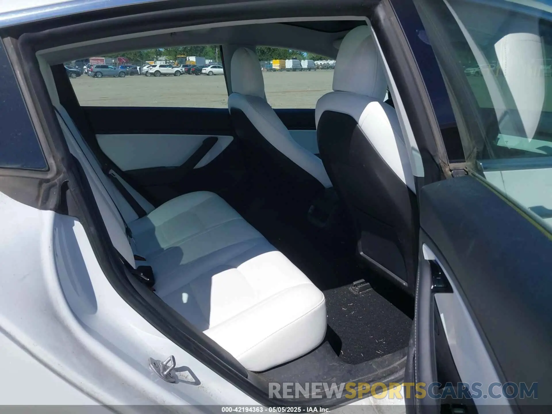 8 Photograph of a damaged car 5YJ3E1EA5LF615350 TESLA MODEL 3 2020