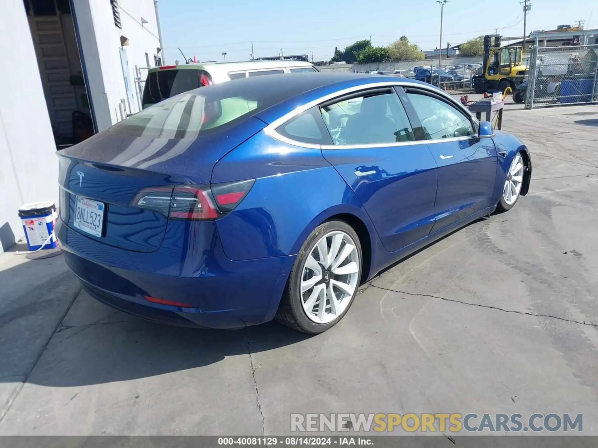 4 Photograph of a damaged car 5YJ3E1EA5LF633945 TESLA MODEL 3 2020