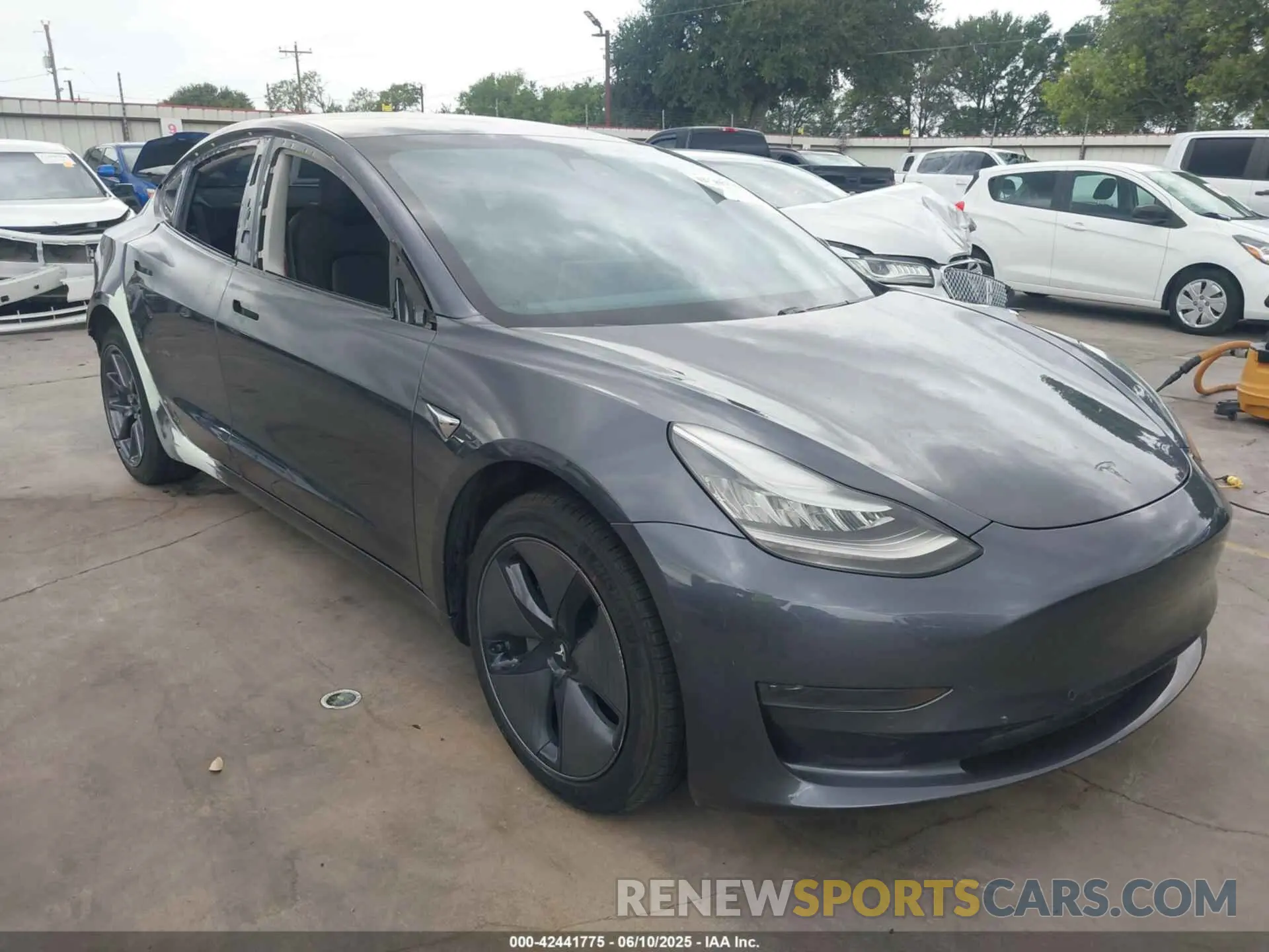 1 Фотография поврежденного автомобиля 5YJ3E1EA5LF705081 TESLA MODEL 3 2020