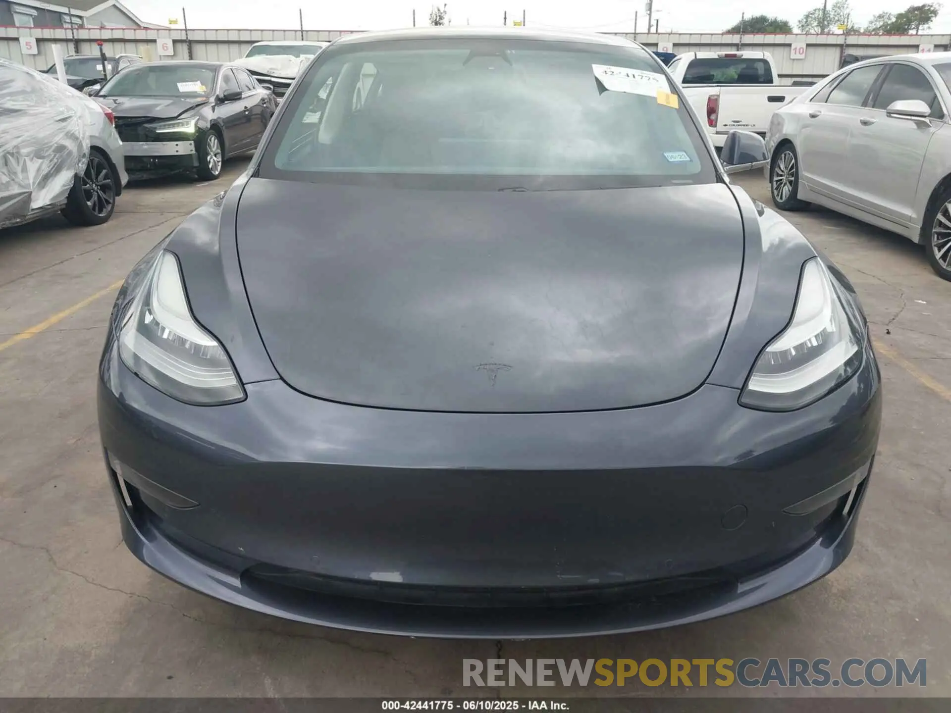 12 Фотография поврежденного автомобиля 5YJ3E1EA5LF705081 TESLA MODEL 3 2020
