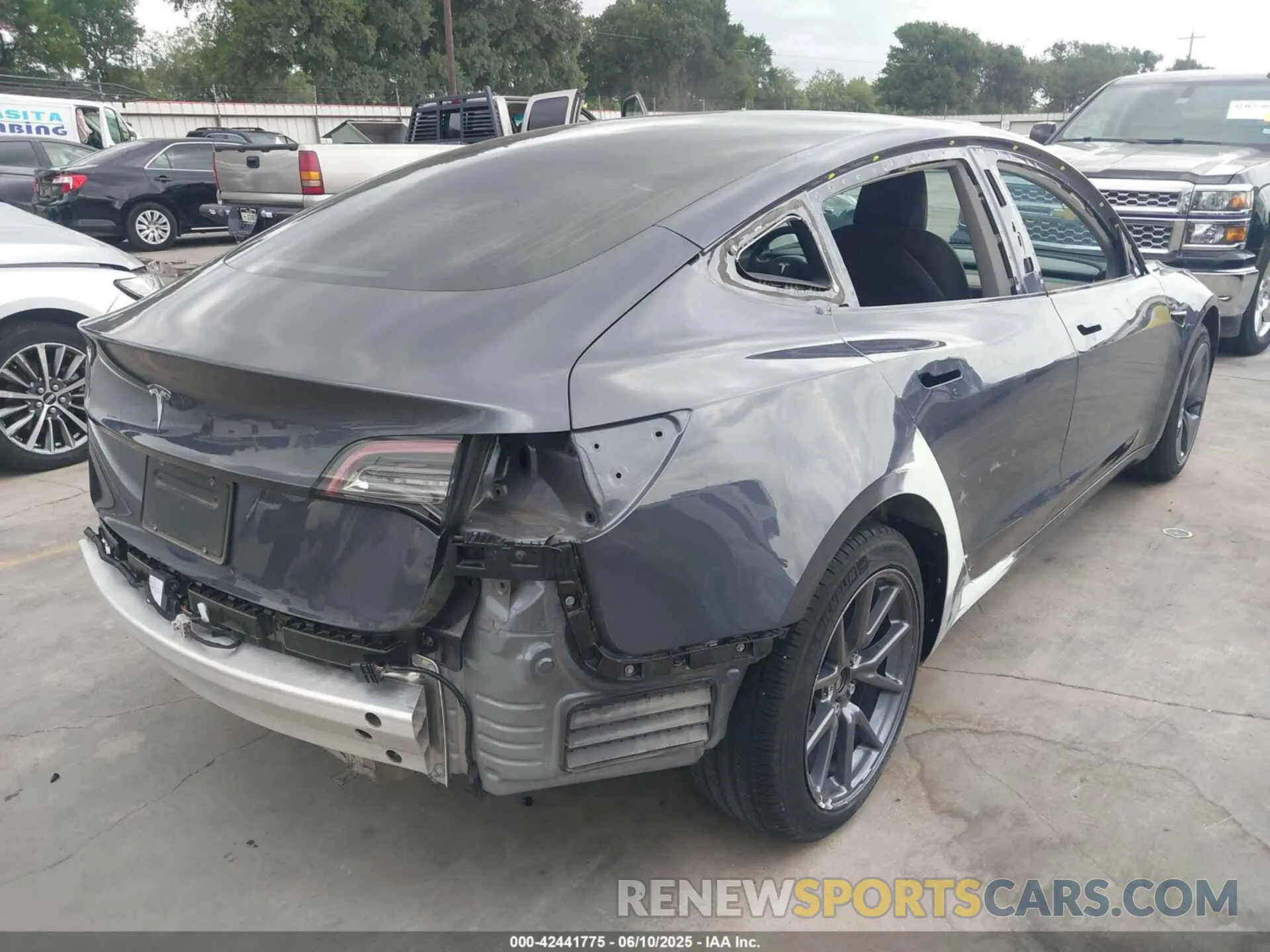 4 Фотография поврежденного автомобиля 5YJ3E1EA5LF705081 TESLA MODEL 3 2020