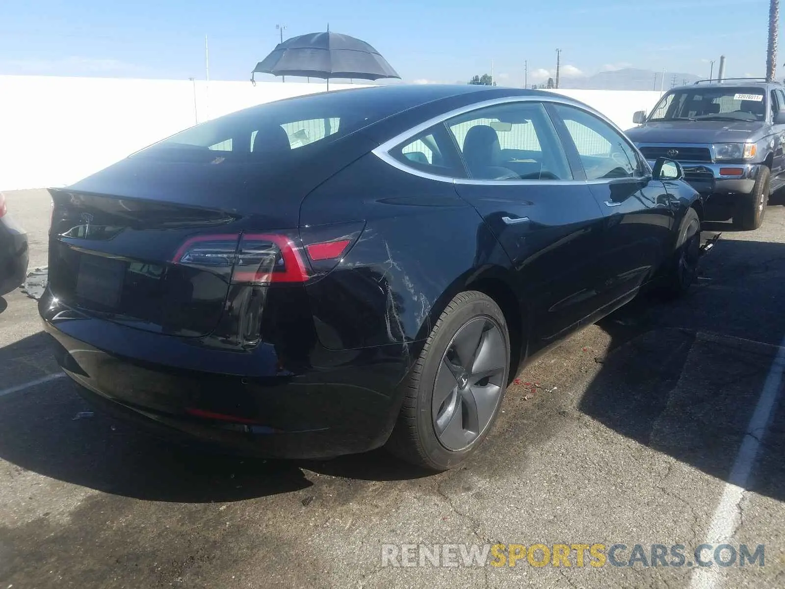 4 Photograph of a damaged car 5YJ3E1EA5LF739036 TESLA MODEL 3 2020