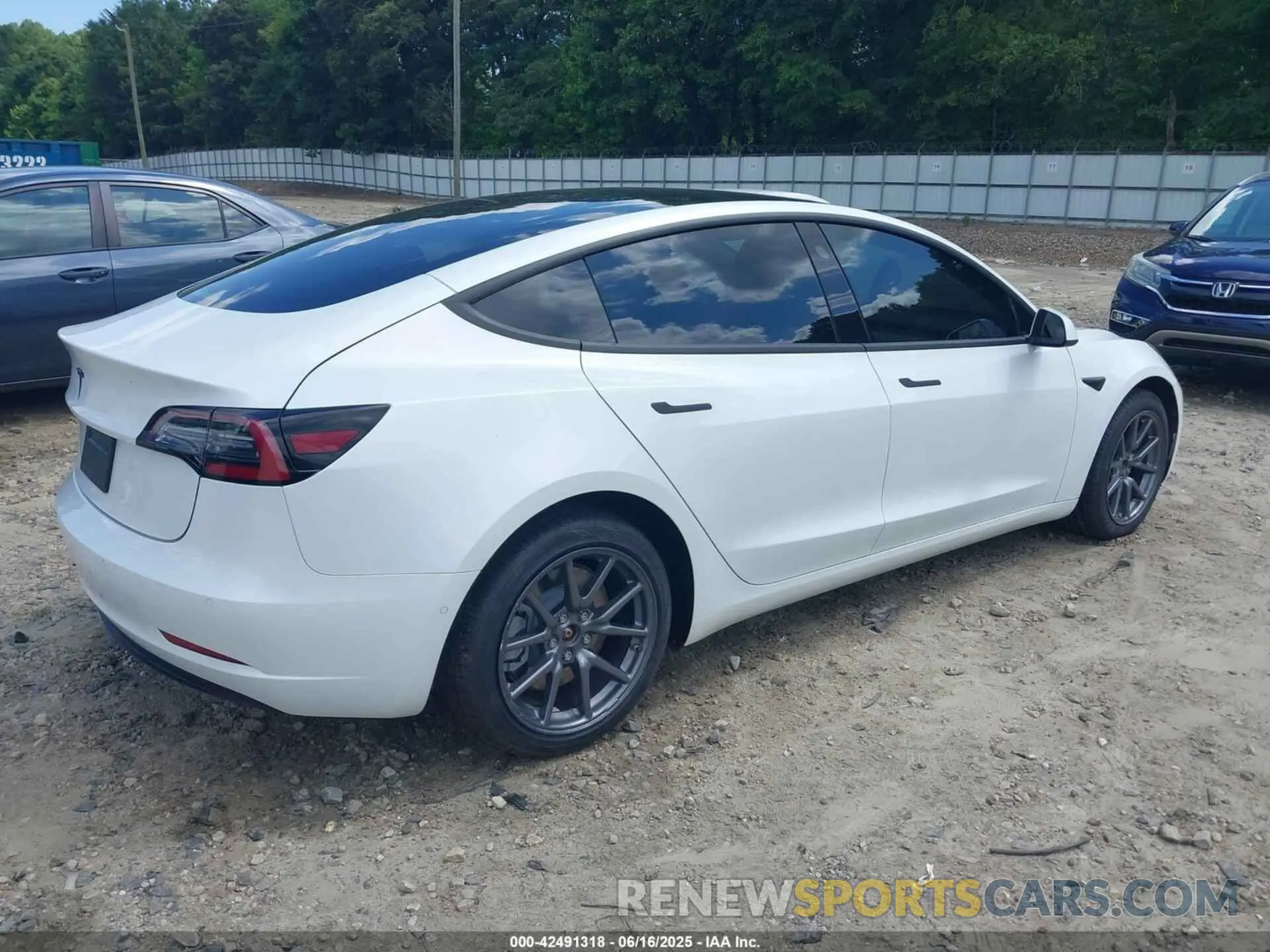 4 Фотография поврежденного автомобиля 5YJ3E1EA6LF632917 TESLA MODEL 3 2020
