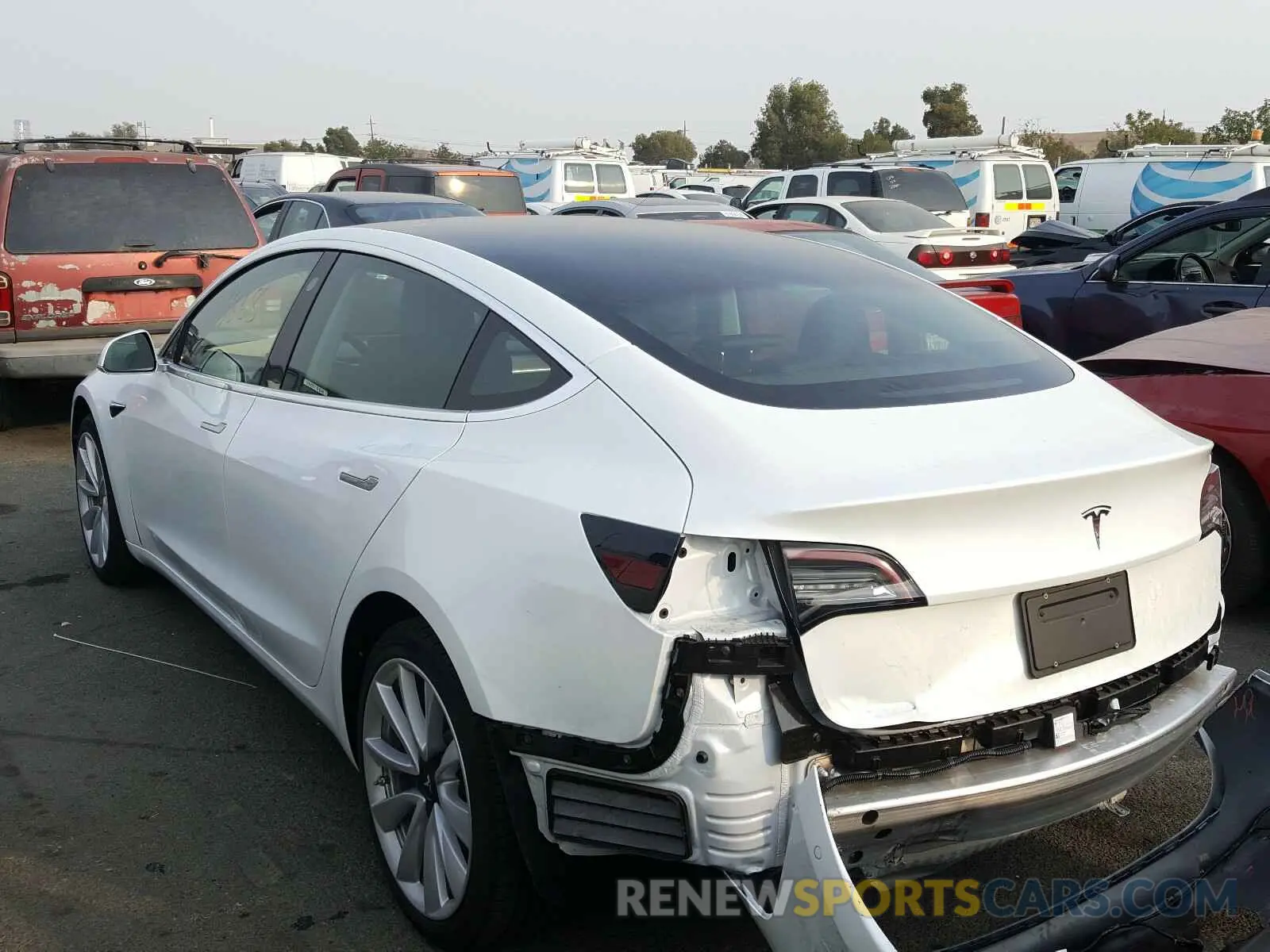 3 Photograph of a damaged car 5YJ3E1EA6LF661916 TESLA MODEL 3 2020