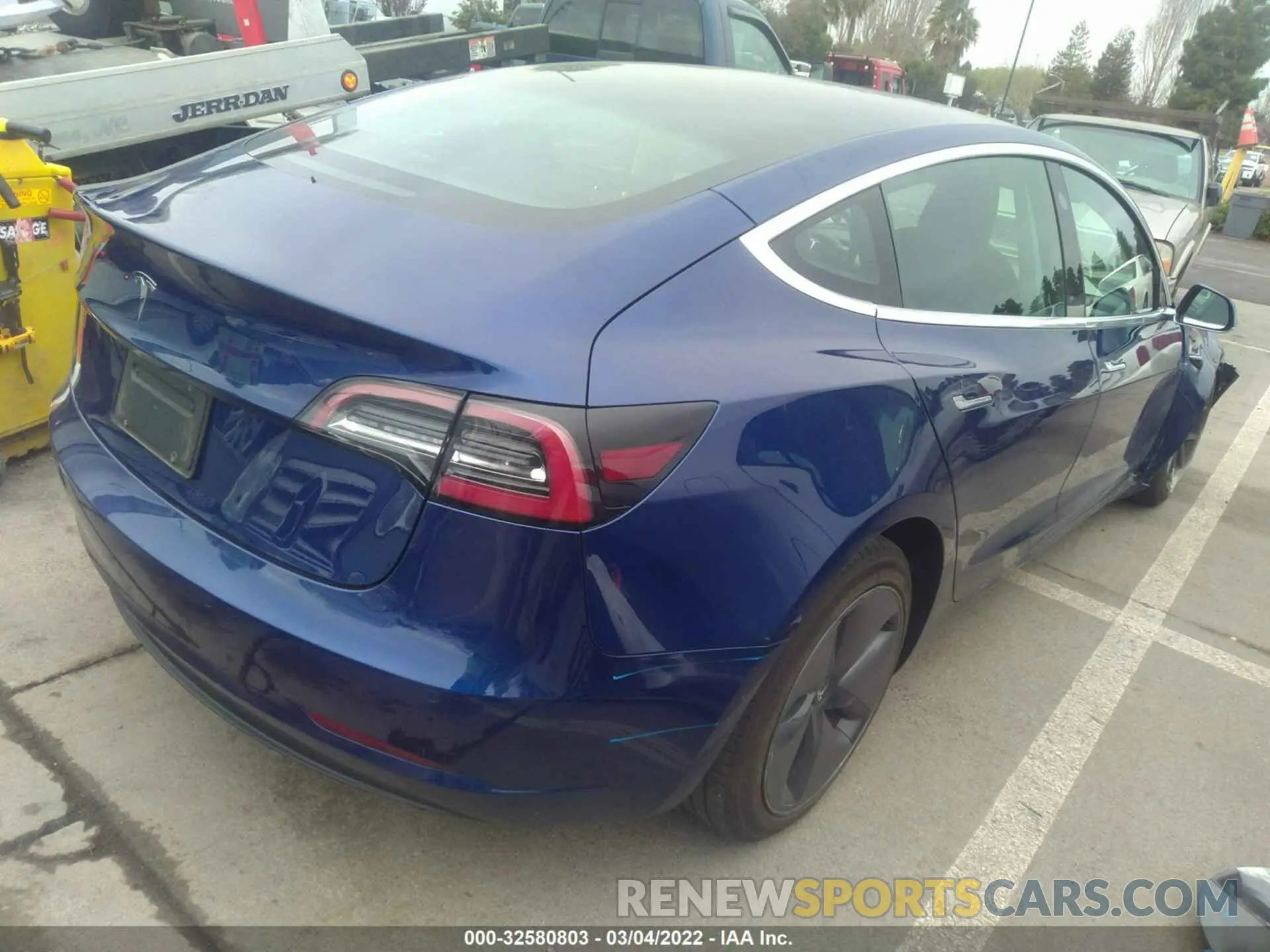 4 Photograph of a damaged car 5YJ3E1EA6LF705882 TESLA MODEL 3 2020