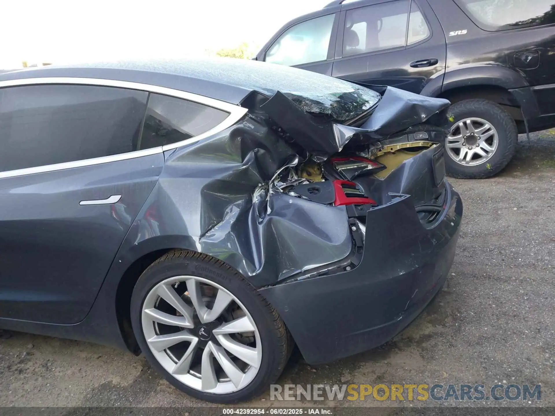 6 Photograph of a damaged car 5YJ3E1EA6LF740728 TESLA MODEL 3 2020