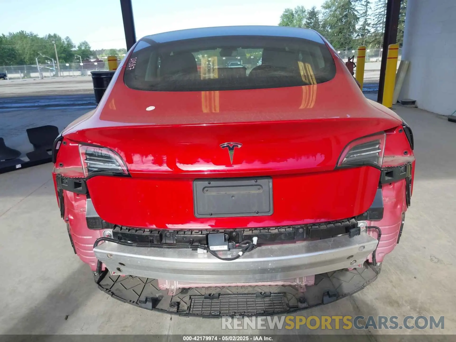 6 Photograph of a damaged car 5YJ3E1EA7LF611669 TESLA MODEL 3 2020