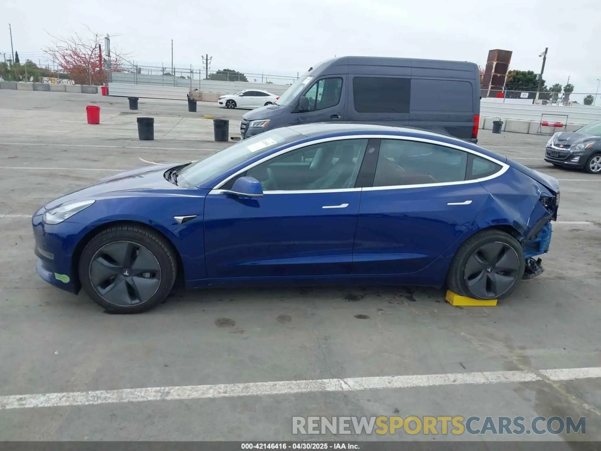 15 Photograph of a damaged car 5YJ3E1EA7LF705809 TESLA MODEL 3 2020
