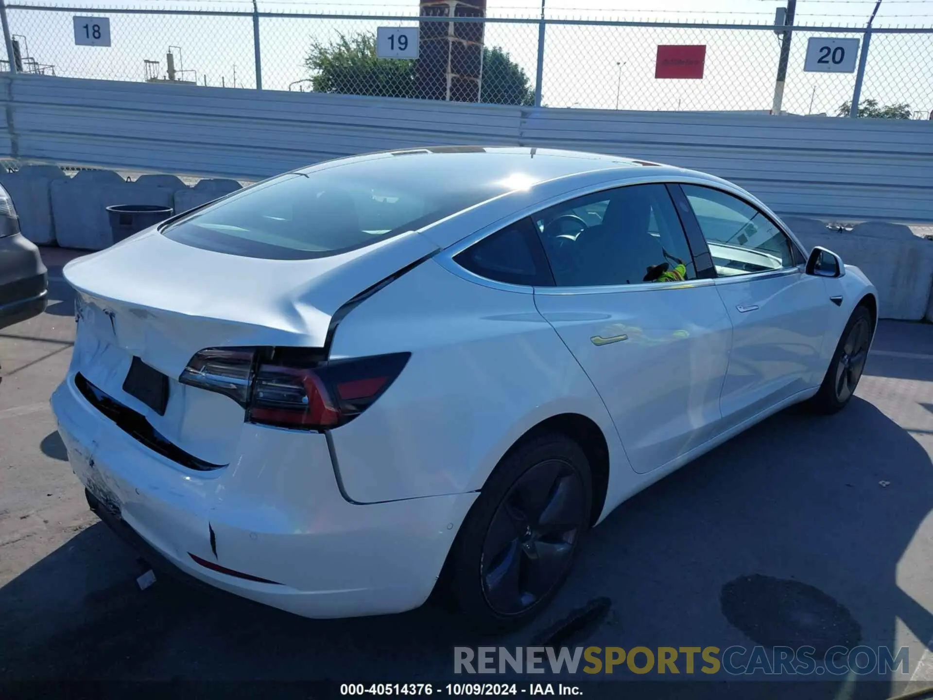 4 Фотография поврежденного автомобиля 5YJ3E1EA7LF706197 TESLA MODEL 3 2020