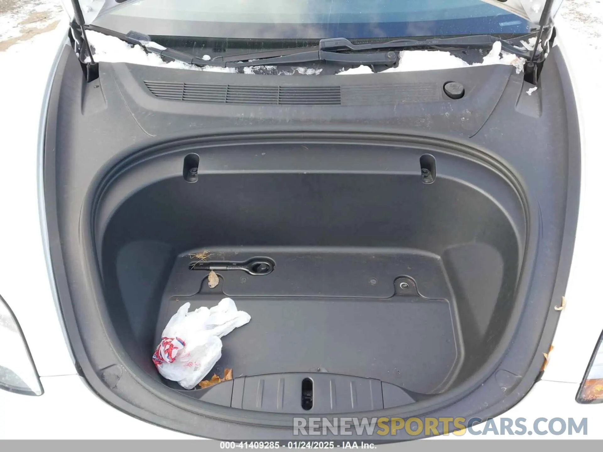 10 Photograph of a damaged car 5YJ3E1EA7LF742973 TESLA MODEL 3 2020