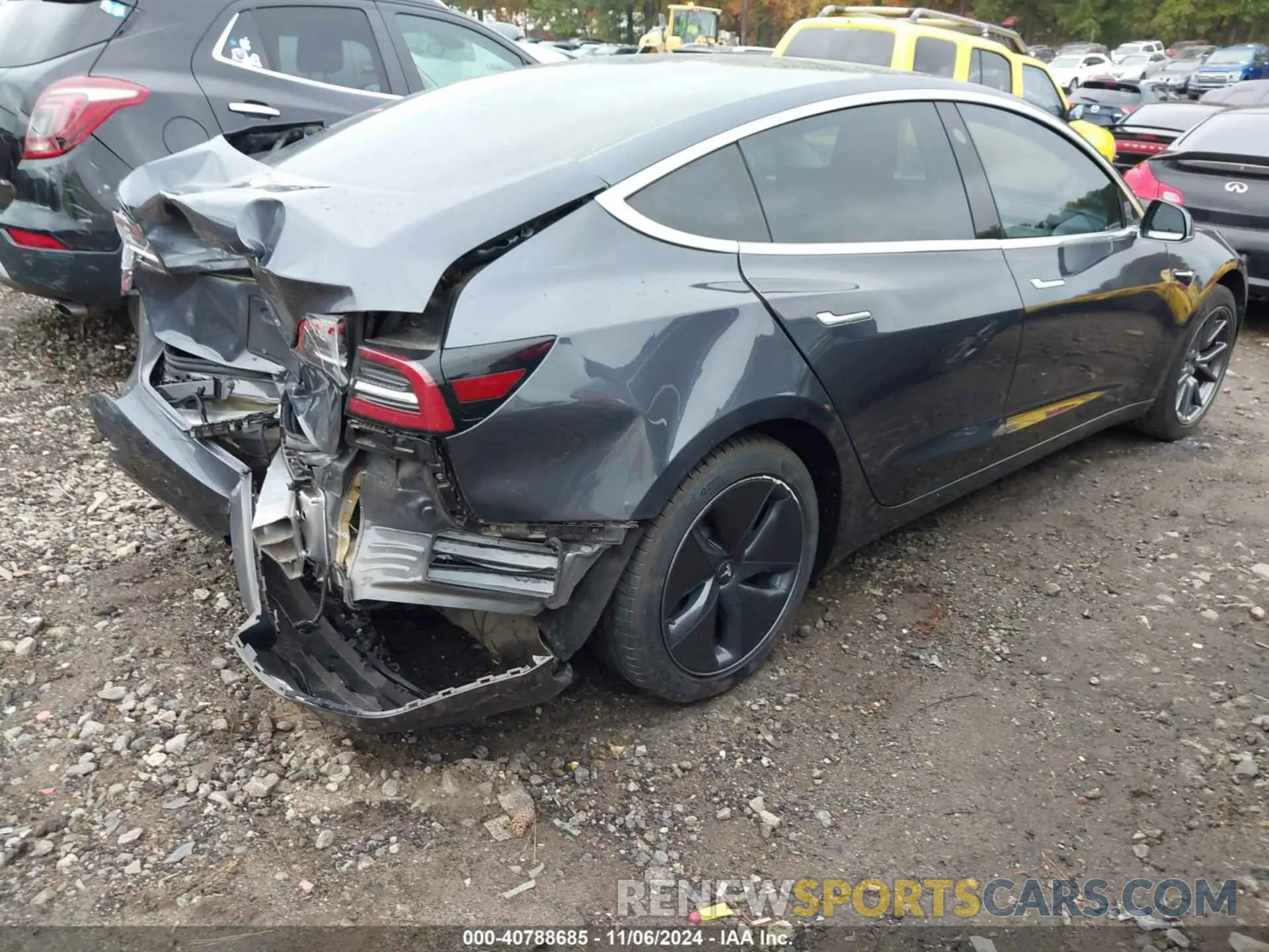 4 Photograph of a damaged car 5YJ3E1EA8LF495785 TESLA MODEL 3 2020