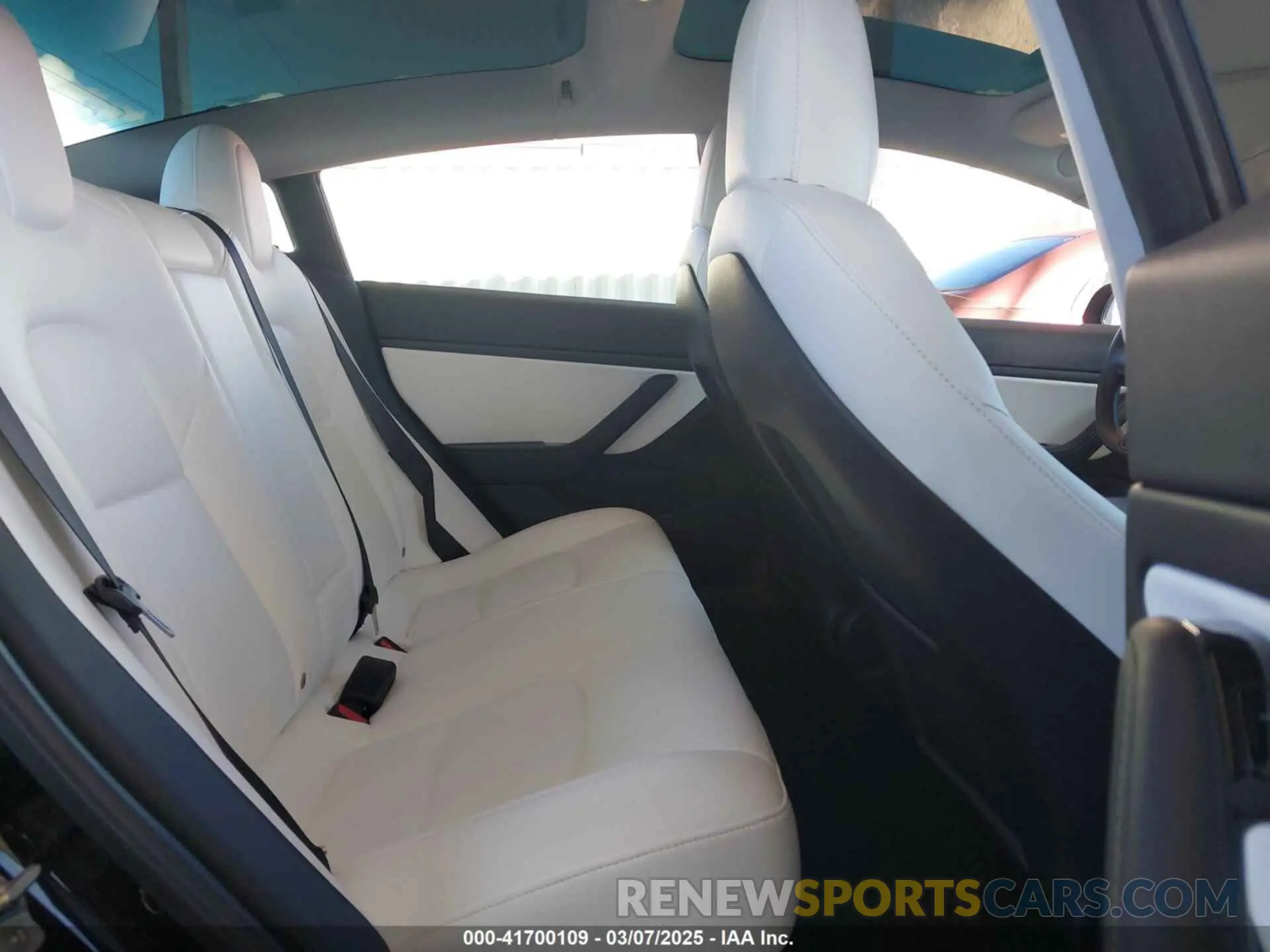 8 Photograph of a damaged car 5YJ3E1EA8LF661982 TESLA MODEL 3 2020