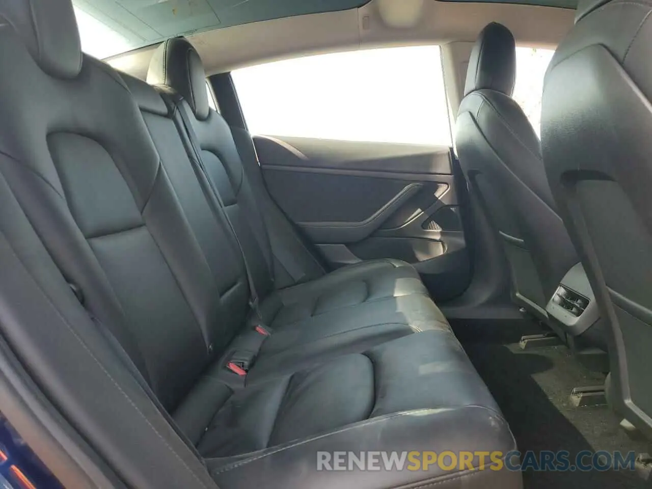 10 Photograph of a damaged car 5YJ3E1EA9LF805670 TESLA MODEL 3 2020