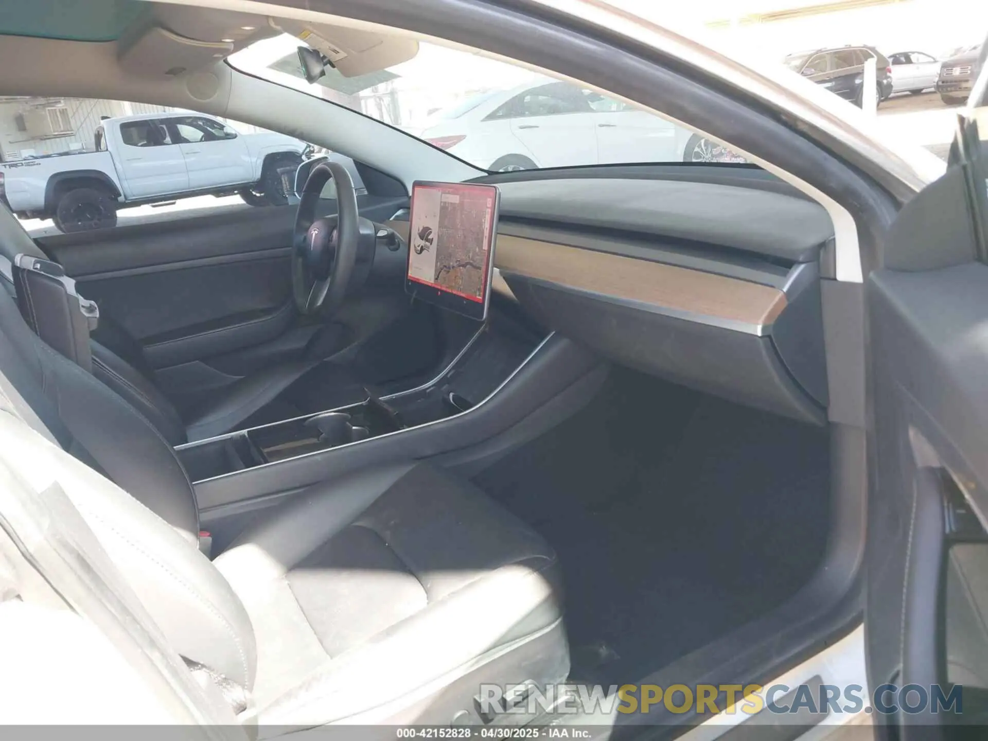 5 Photograph of a damaged car 5YJ3E1EAXLF598061 TESLA MODEL 3 2020